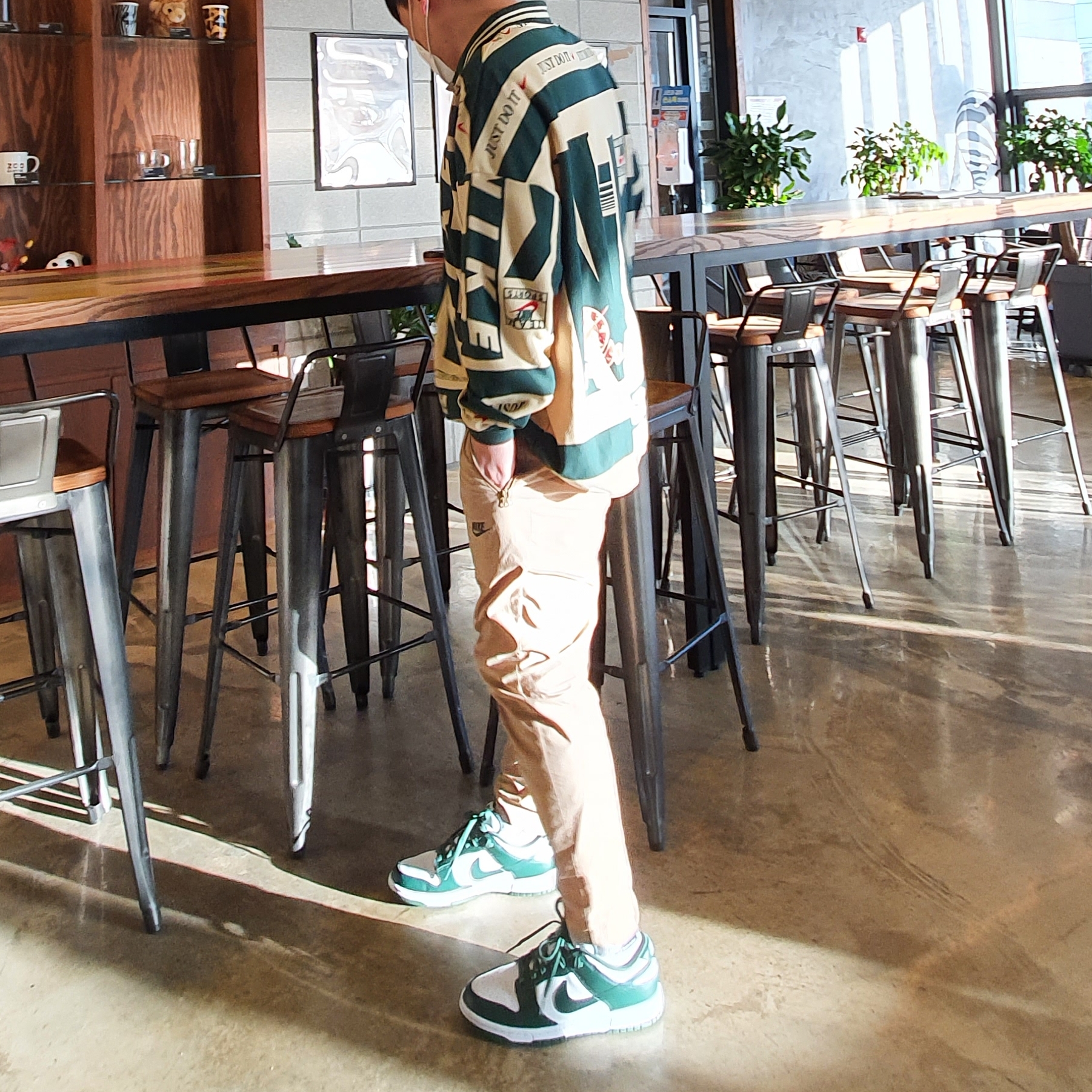 Nike Dunk Low Retro Varsity Green 착용 스타일 - 3