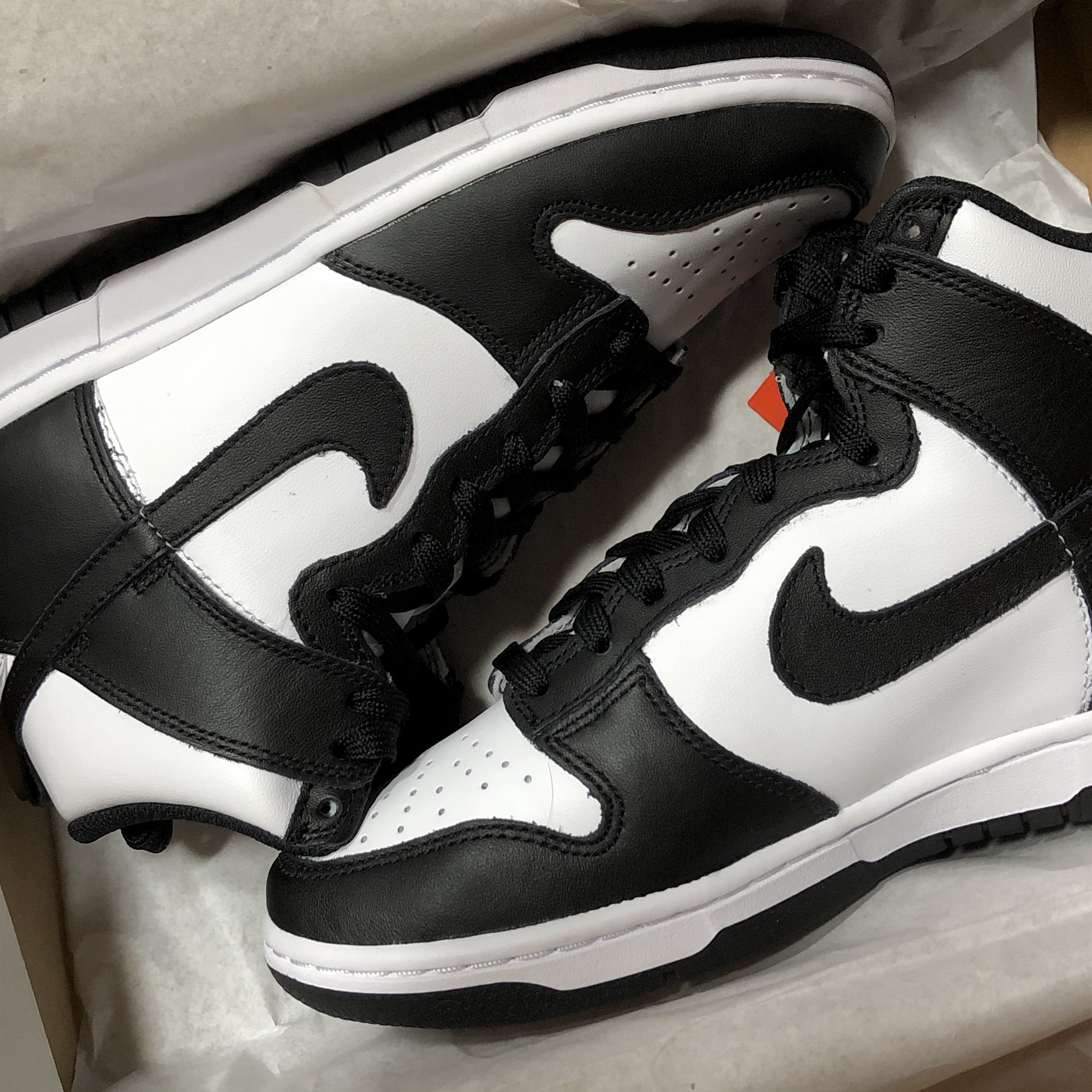 Nike Dunk High Retro Black and White 착용 스타일