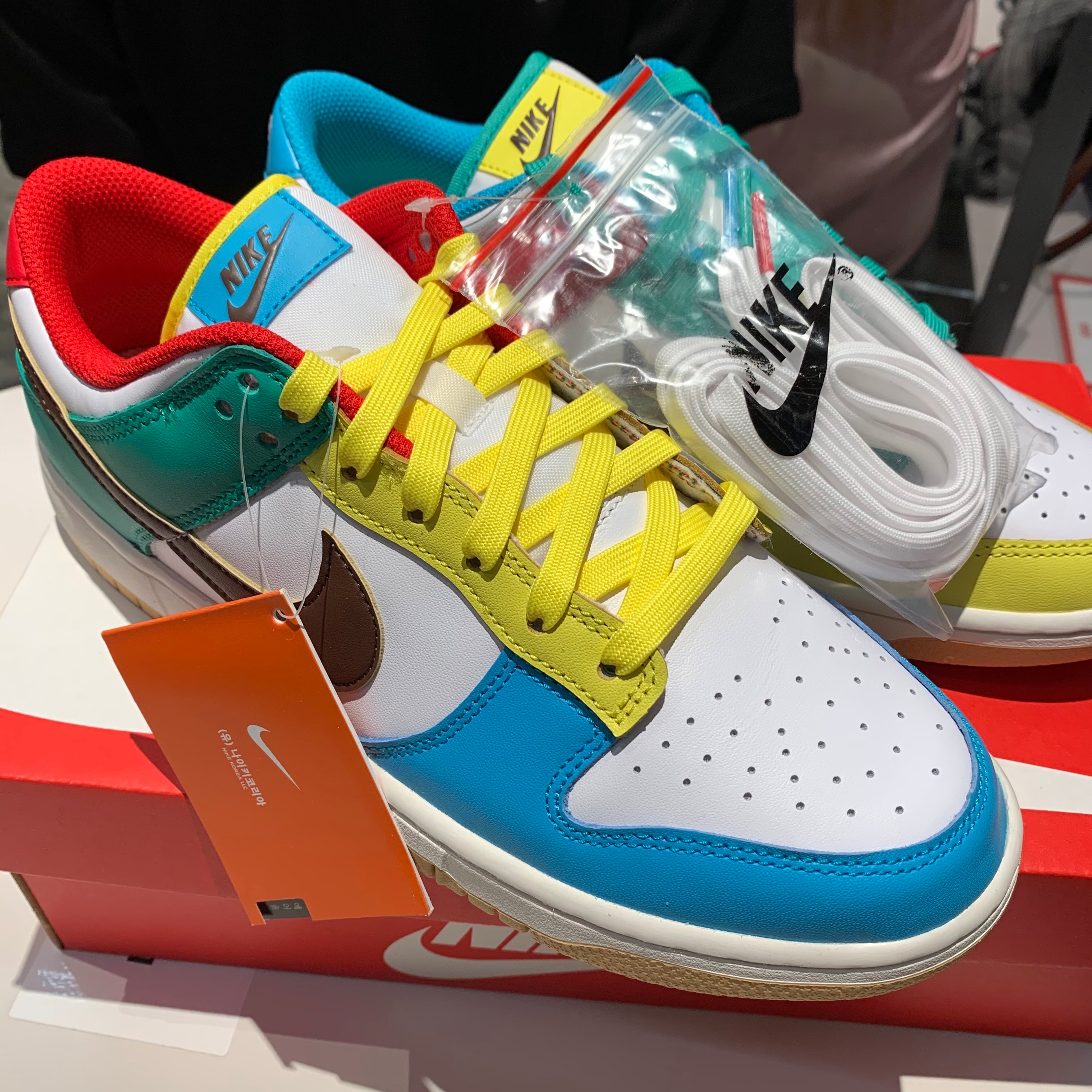 Nike Dunk Low SE Free.99 White 착용 스타일 - 4