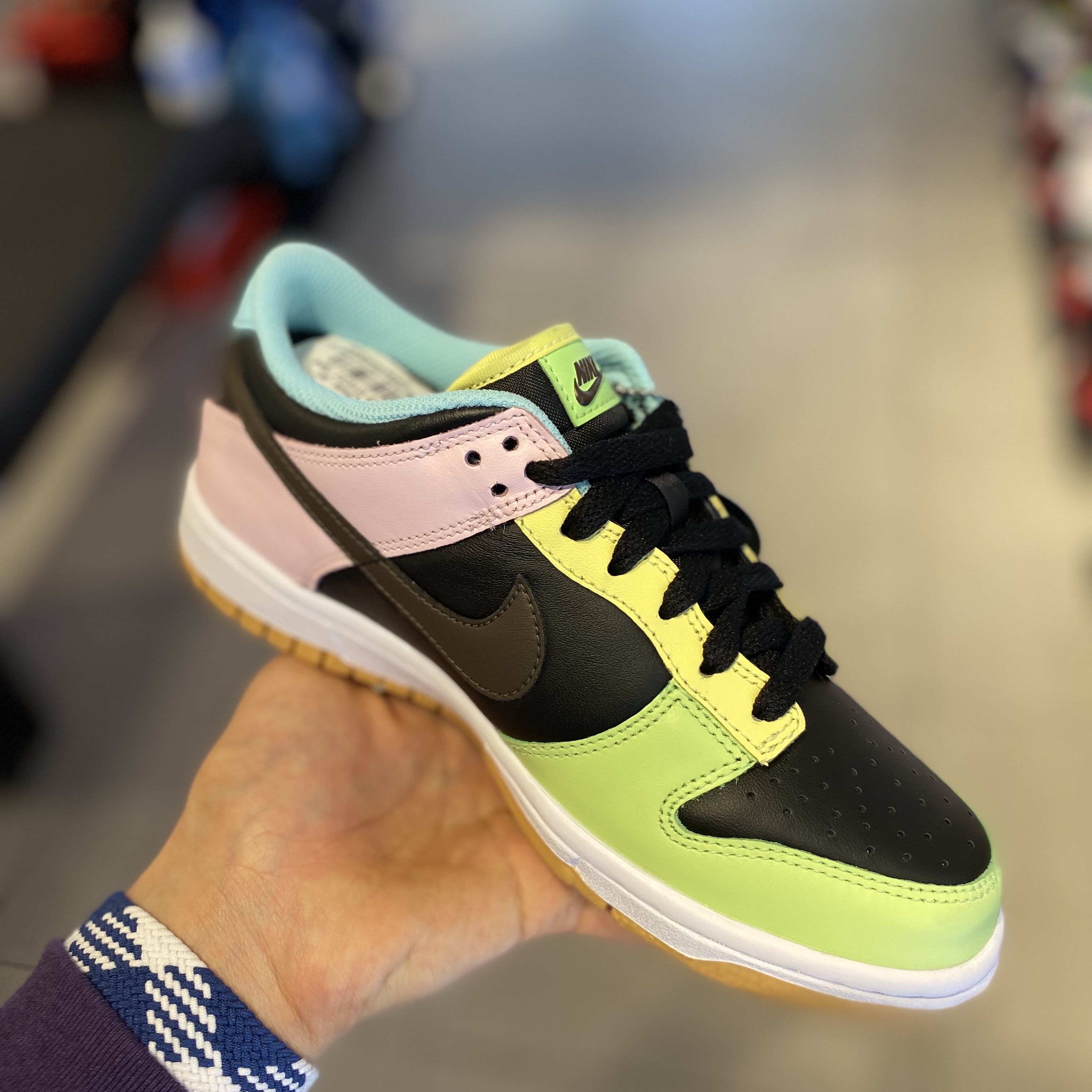 Nike Dunk Low SE Free.99 Black 착용 스타일 - 1