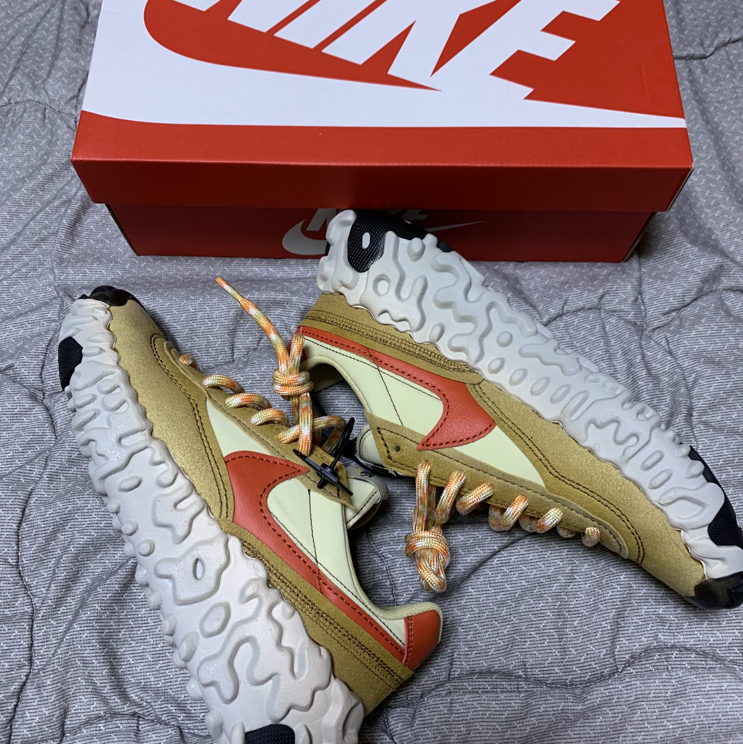 Nike Overbreak SP Fossil 착용 스타일 - 1