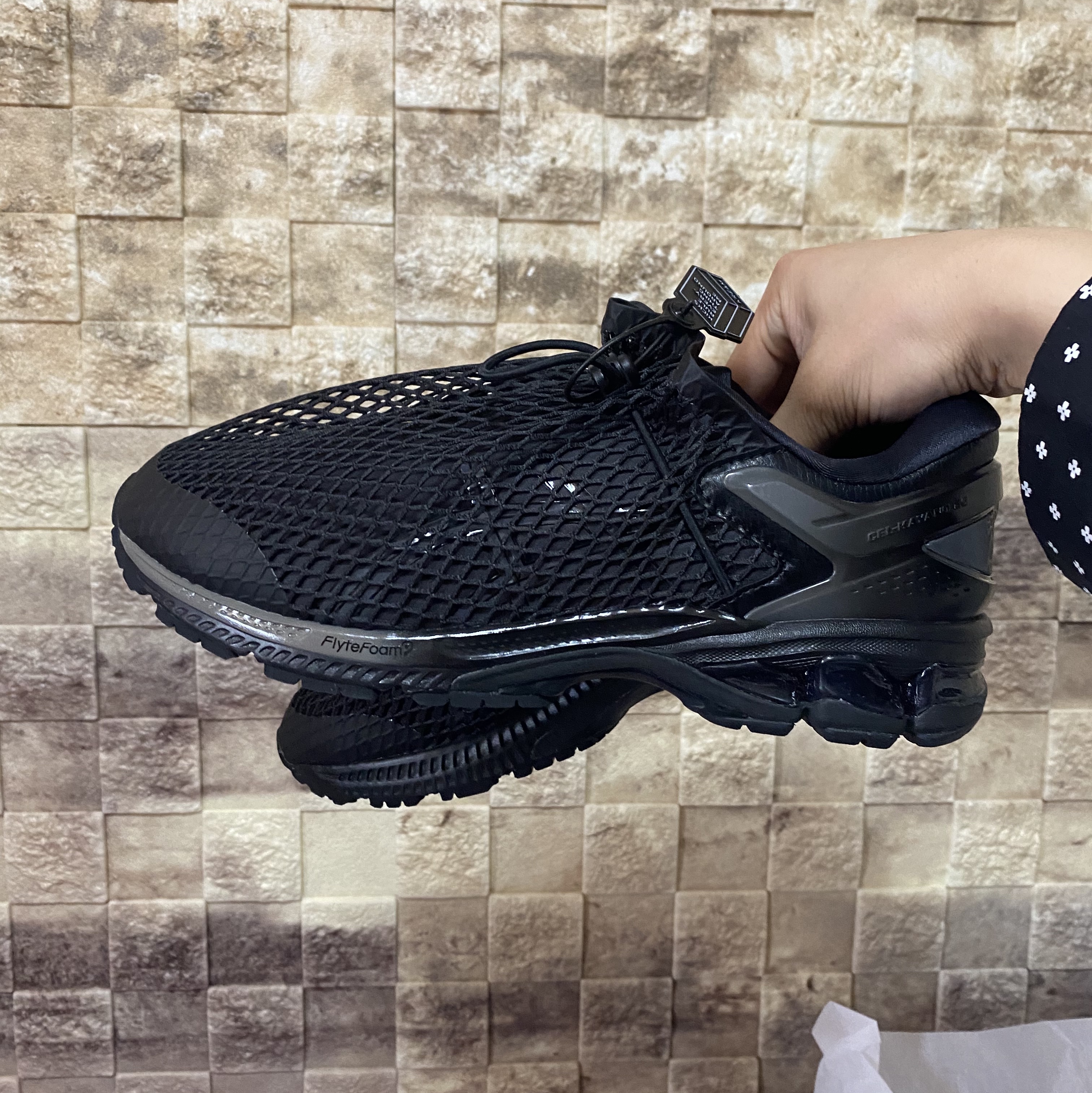 Asics x Vivienne Westwood Gel-Kayano 26 Black 착용 스타일 - 3