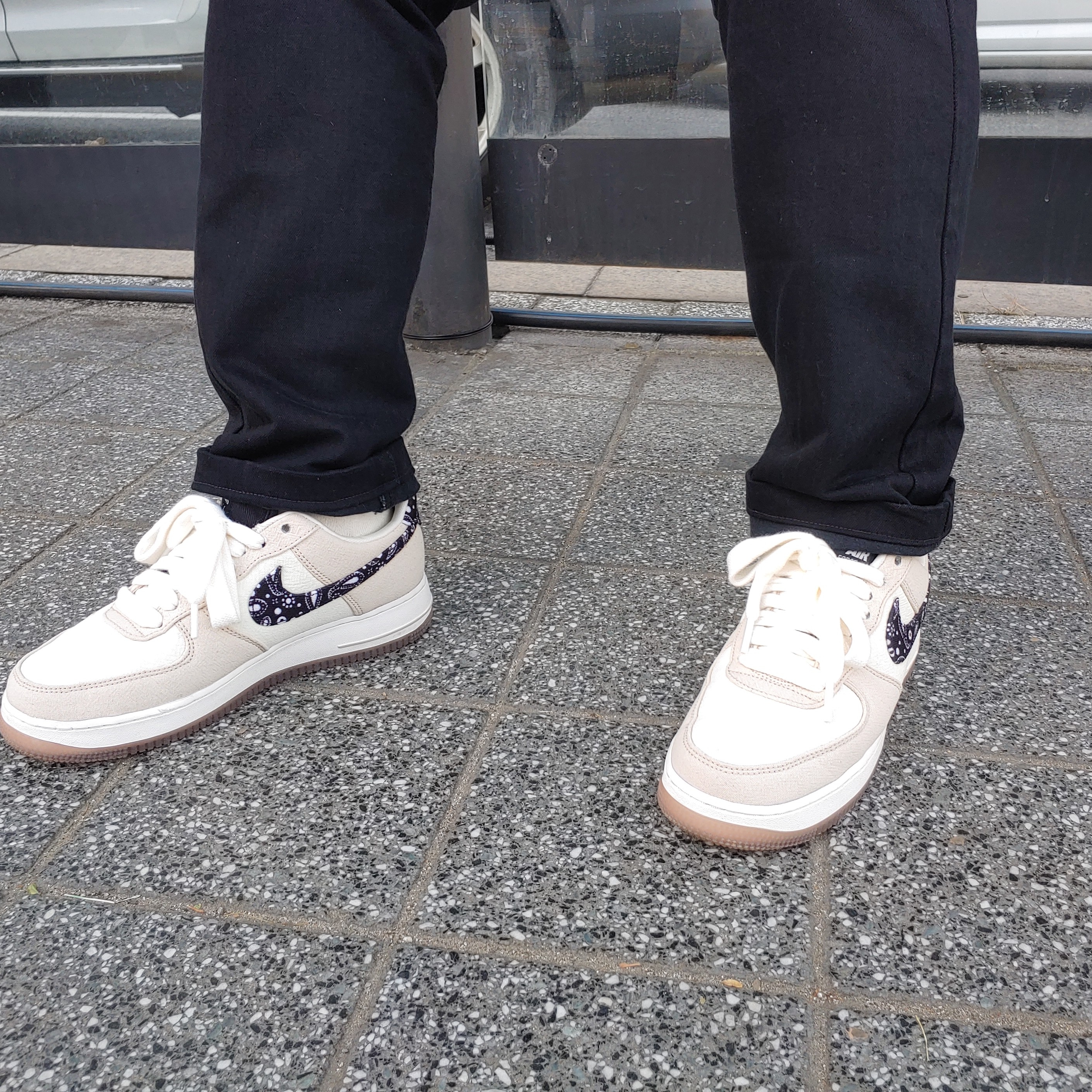 Nike Air Force 1 '07 LV8 Paisley Swoosh 착용 스타일 - 2