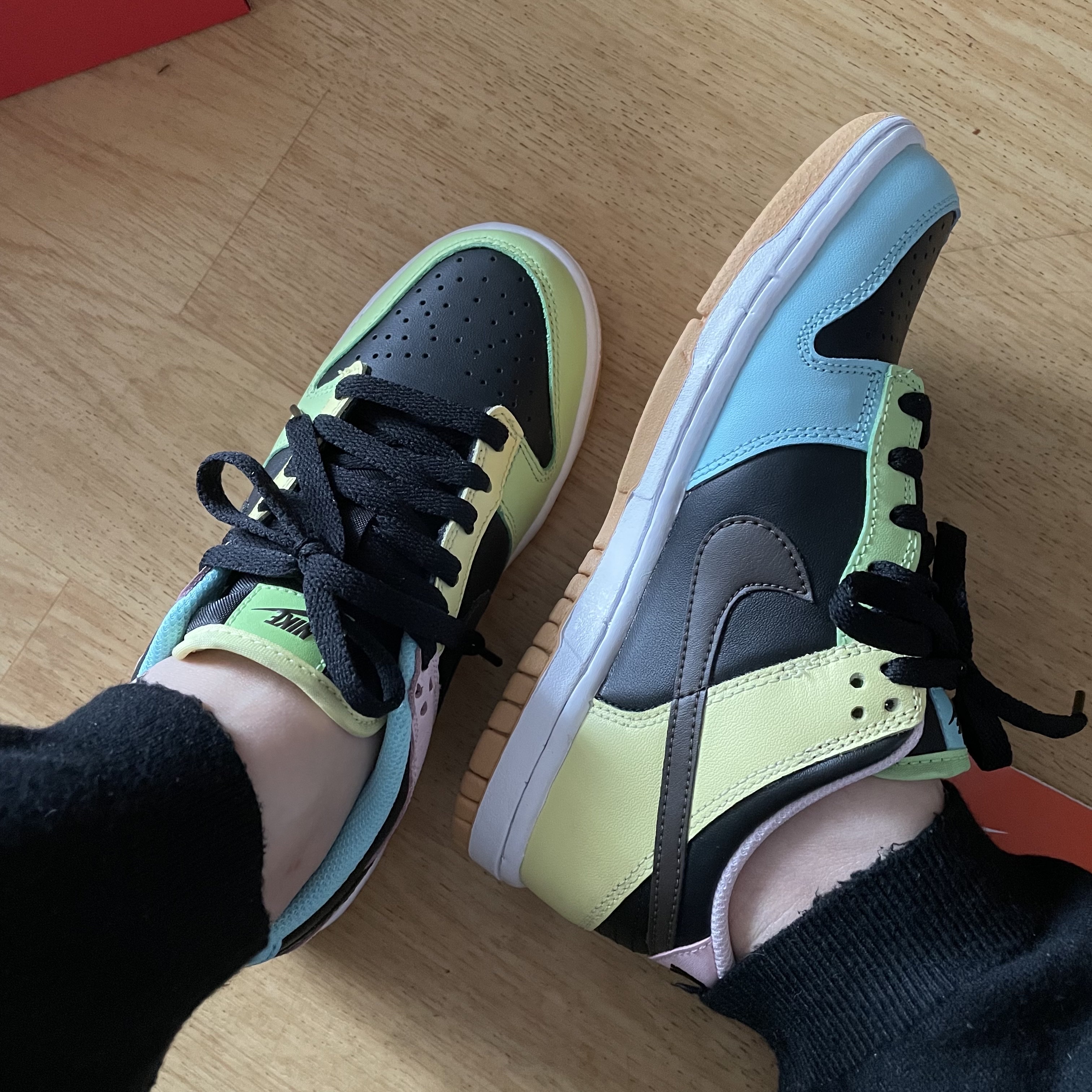 (GS) Nike Dunk Low SE Free.99 Black, (W) Jordan 1 Low Chicago Flip 착용 스타일 - 2