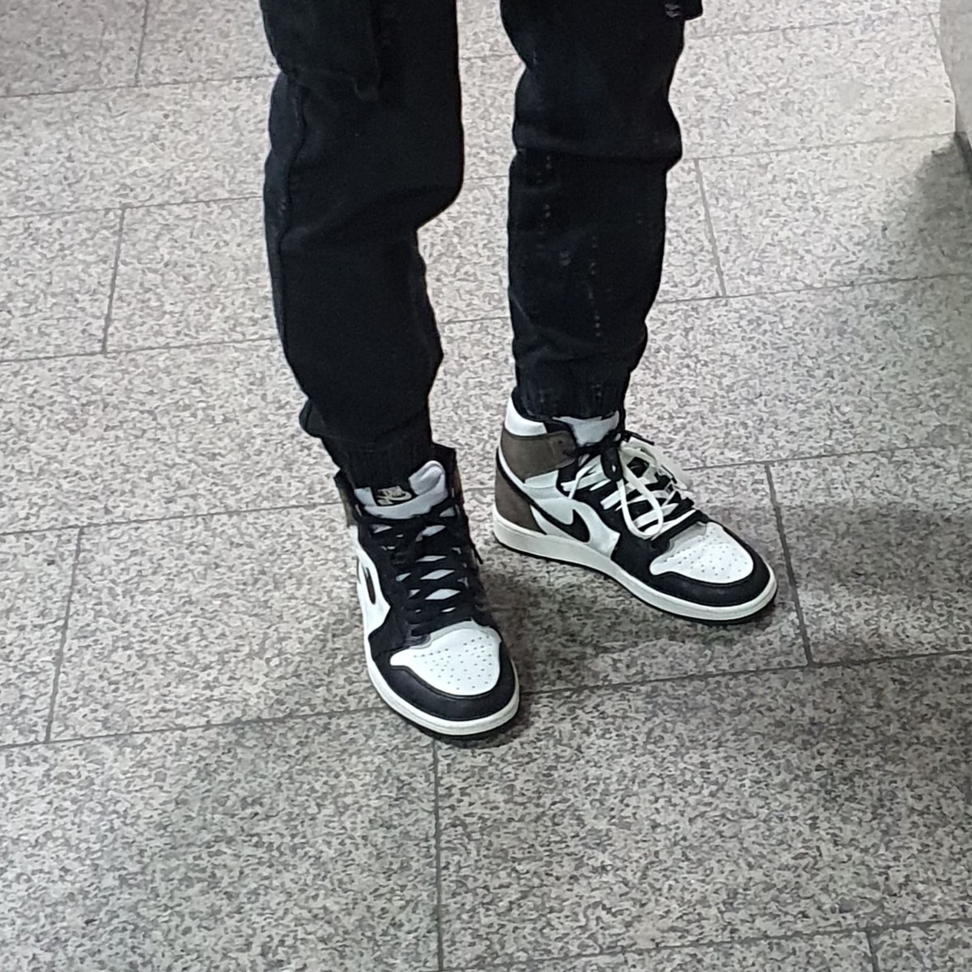 Jordan 1 Retro High OG Black Mocha 착용 스타일