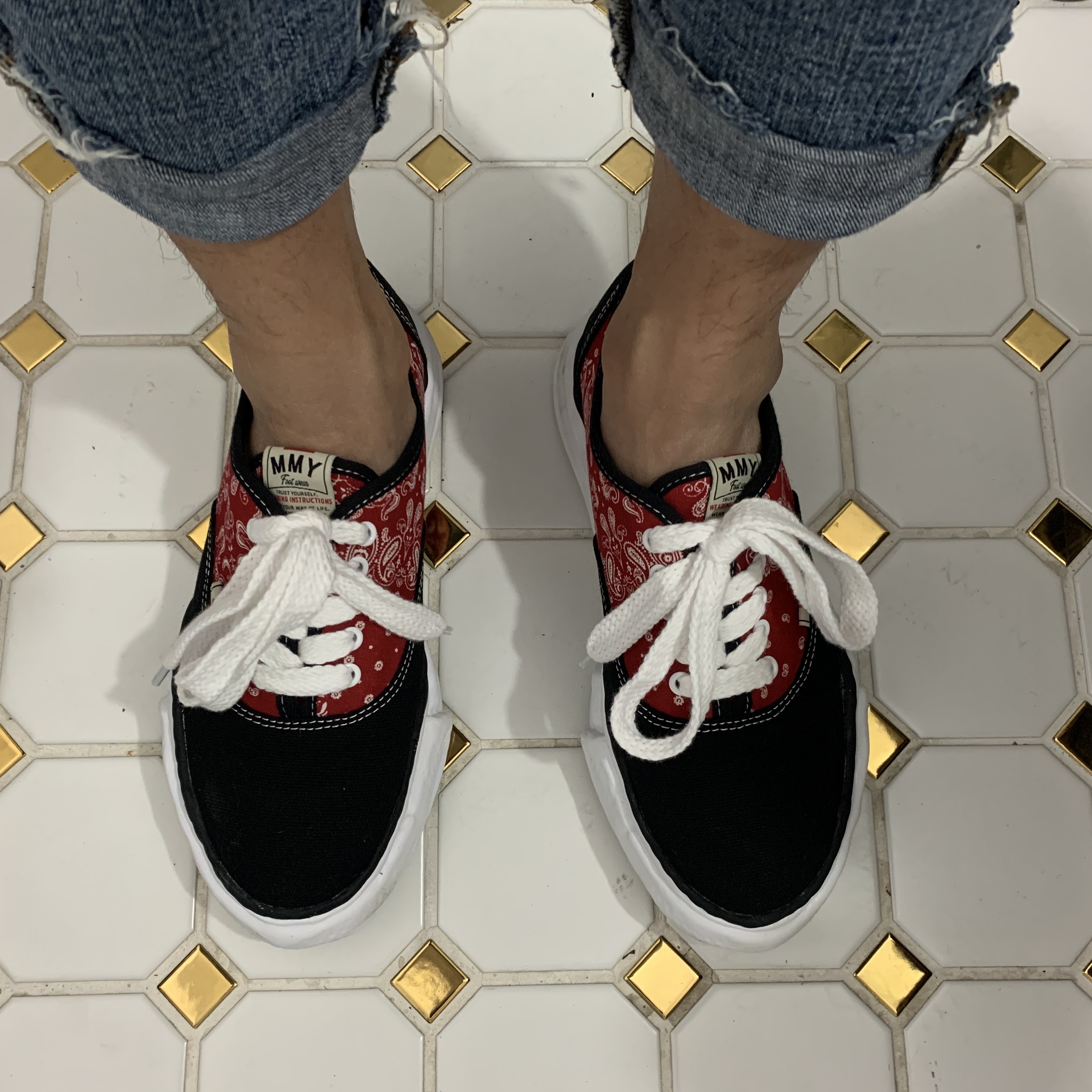 Maison Mihara Yasuhiro Baker OG Sole Bandana Low-top Sneakers Black 착용 스타일 - 1