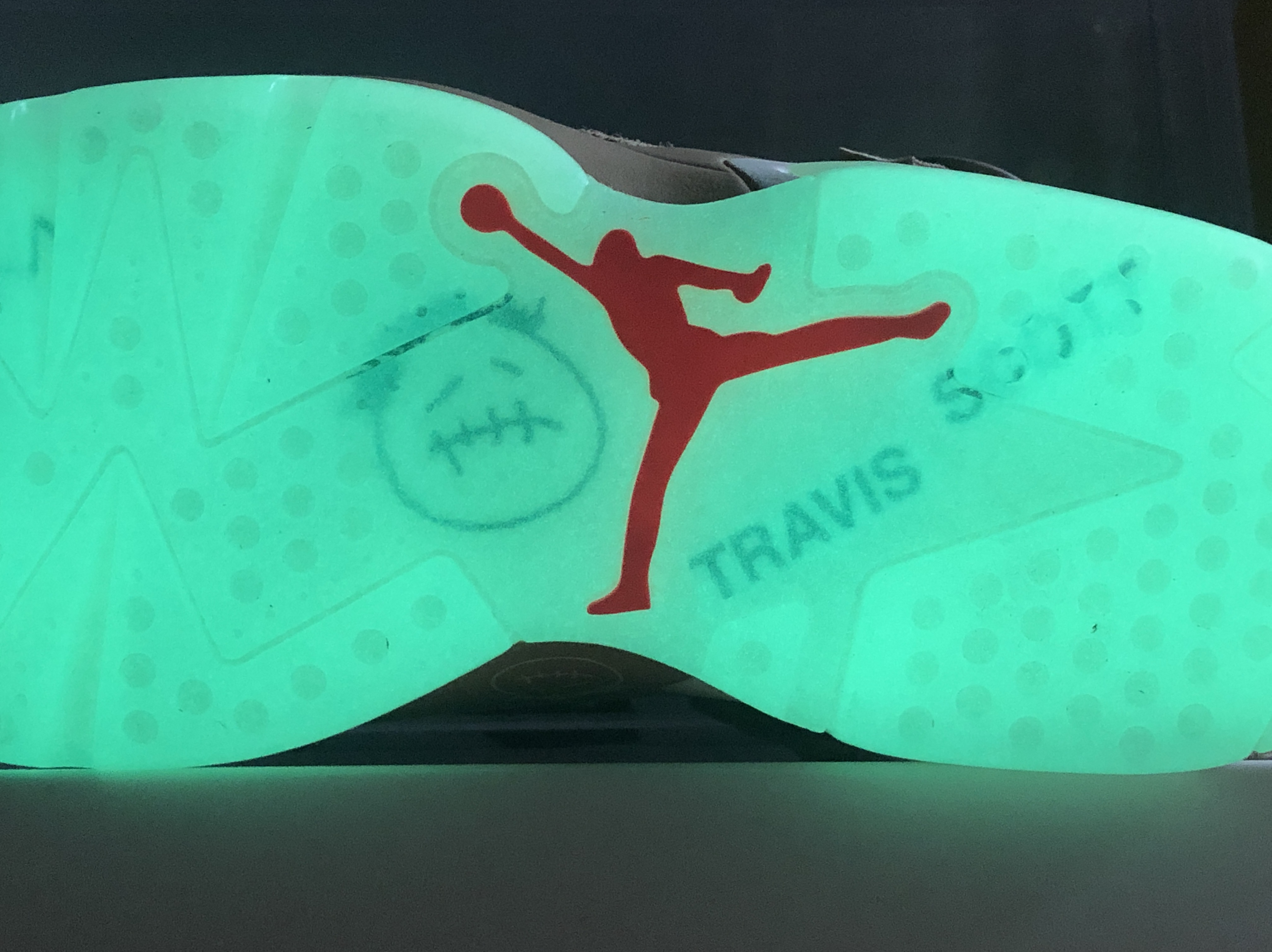 Jordan 6 x Travis Scott Retro SP British Khaki 착용 스타일 - 3