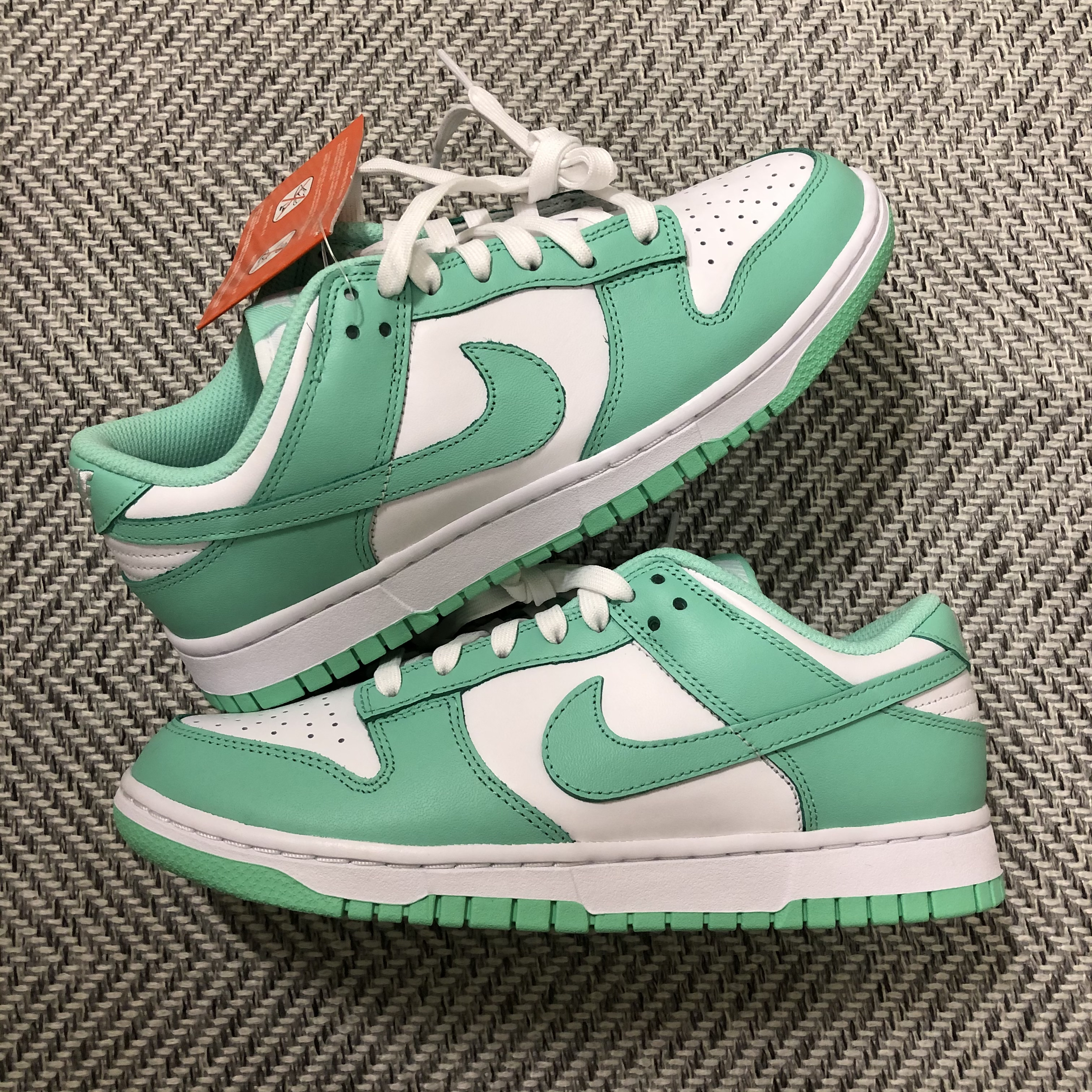 (W) Nike Dunk Low Green Glow 착용 스타일 - 2