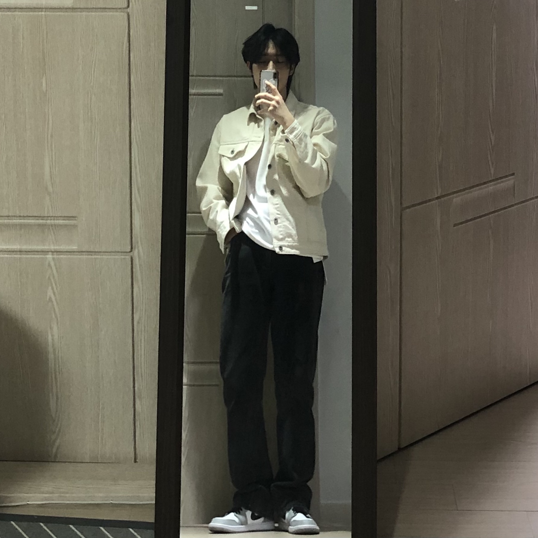 Jordan 1 Mid Light Smoke Grey 착용 스타일