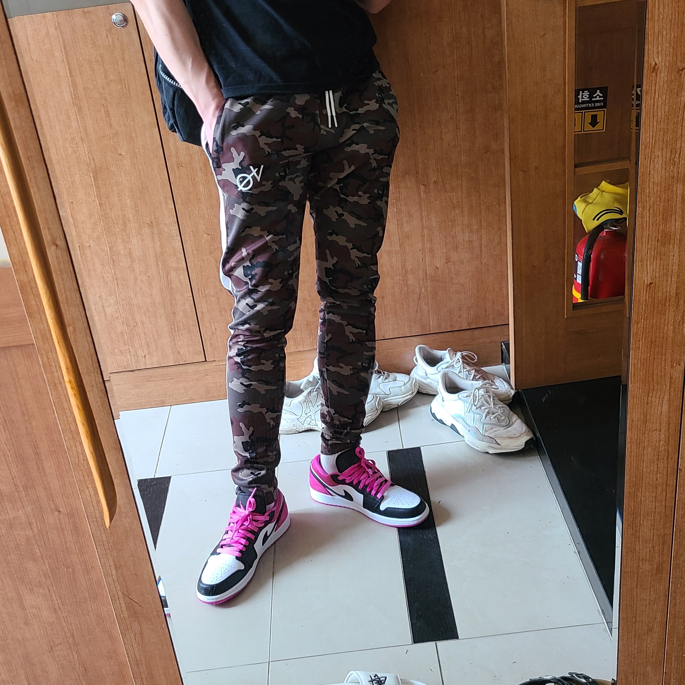 Jordan 1 Low SE Fuchsia 착용 스타일