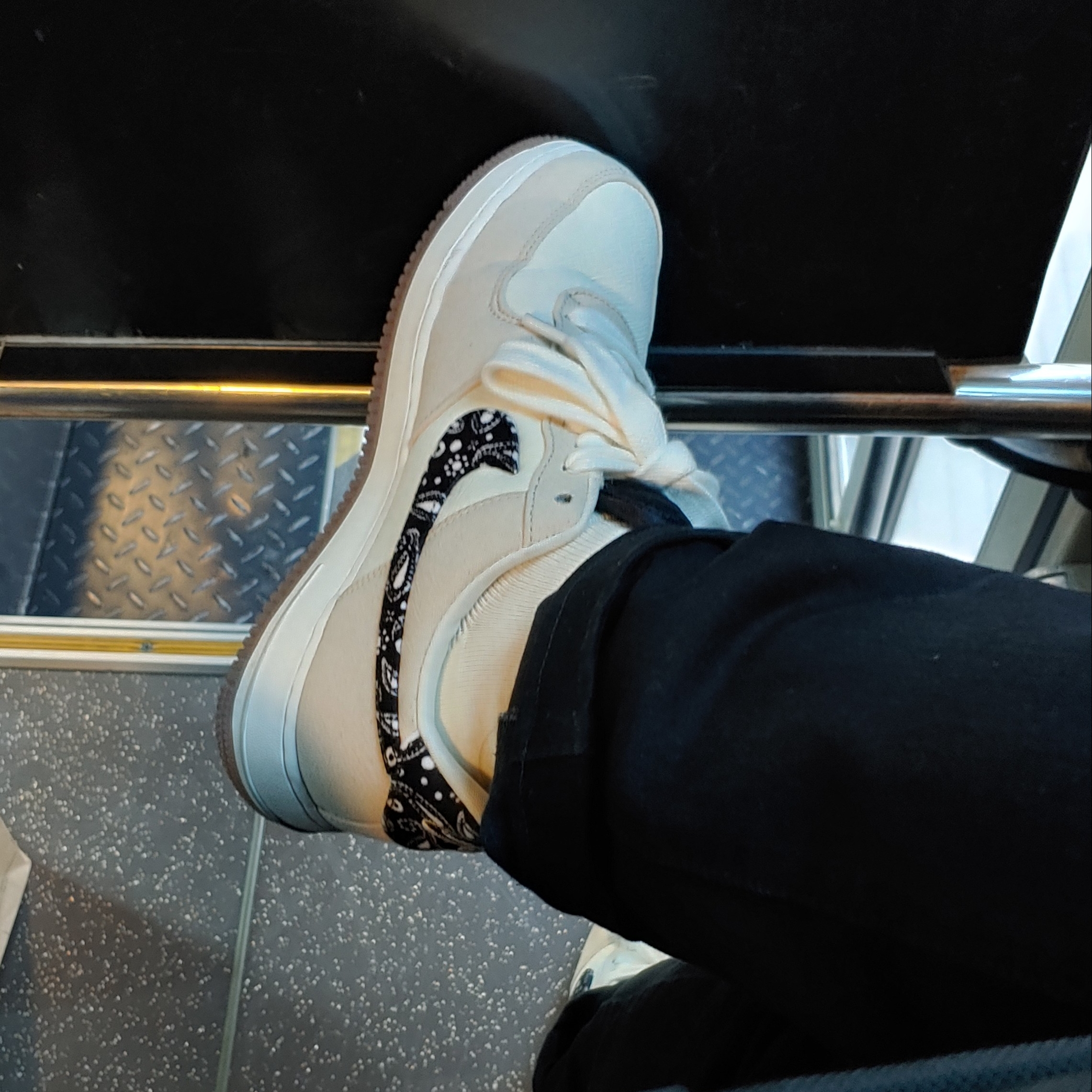 Nike Air Force 1 '07 LV8 Paisley Swoosh 착용 스타일 - 4