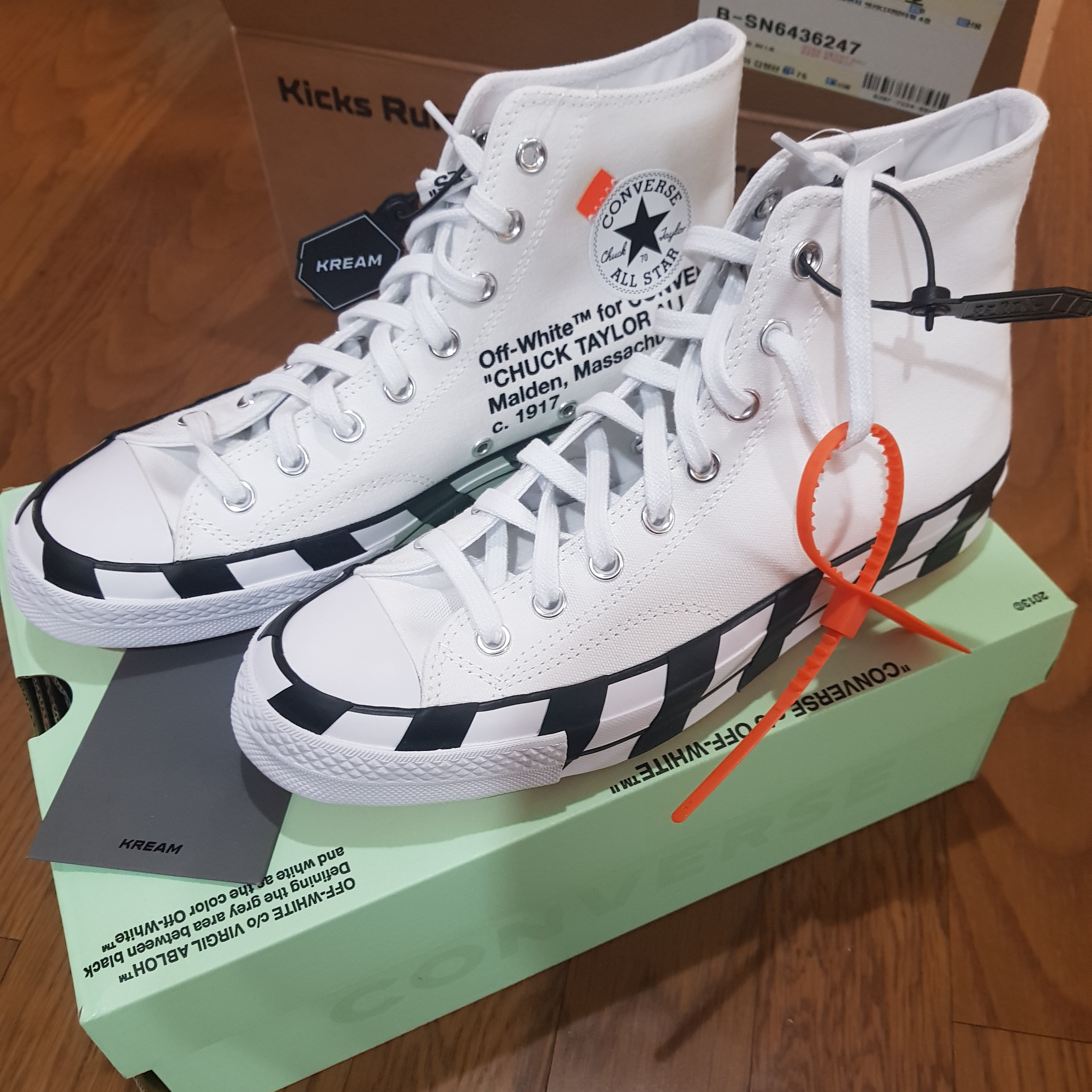 Converse x Off-White Chuck 70 High V2 2021 착용 스타일 - 1