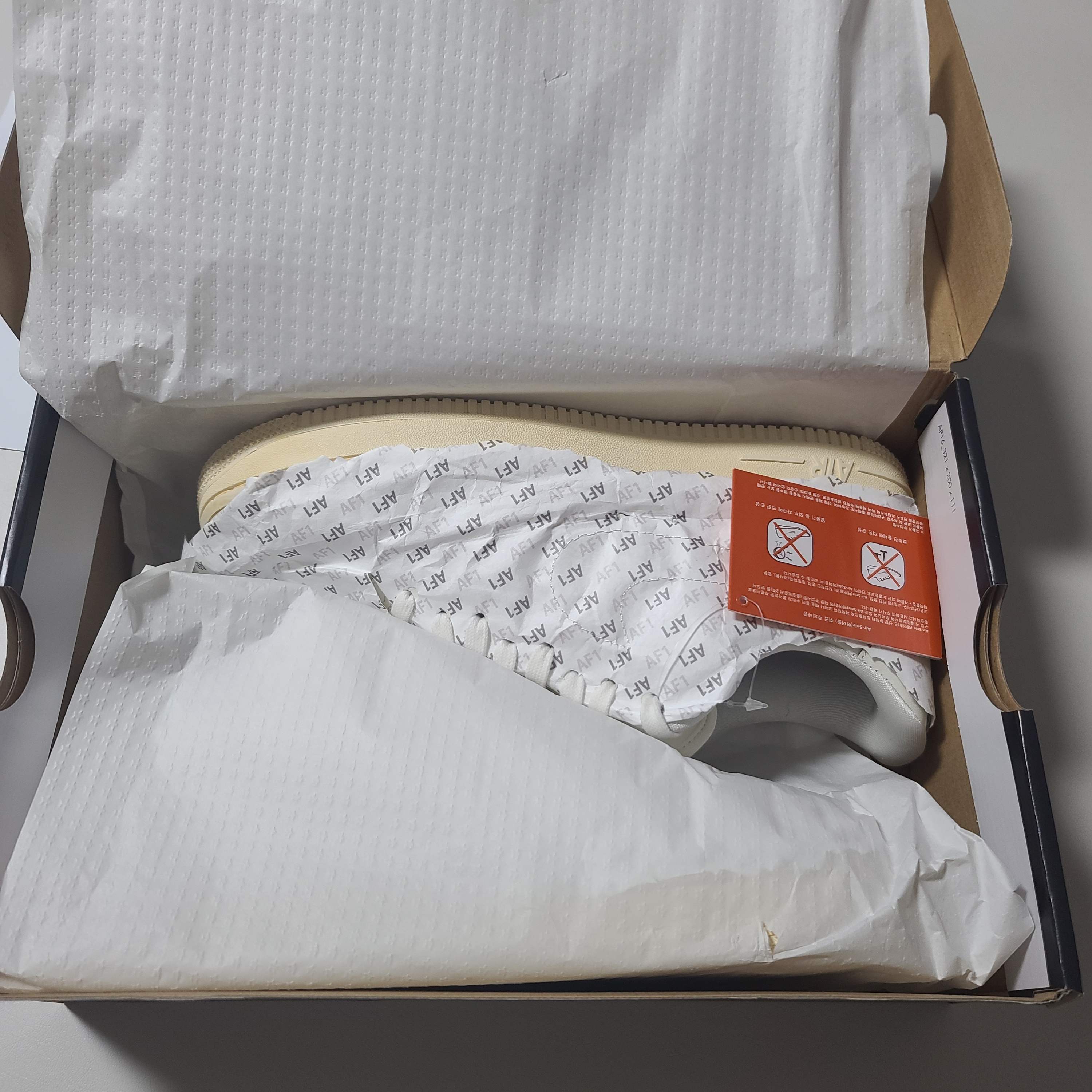 Nike Air Force 1 '07 LV8 Timeless Classic 착용 스타일 - 1