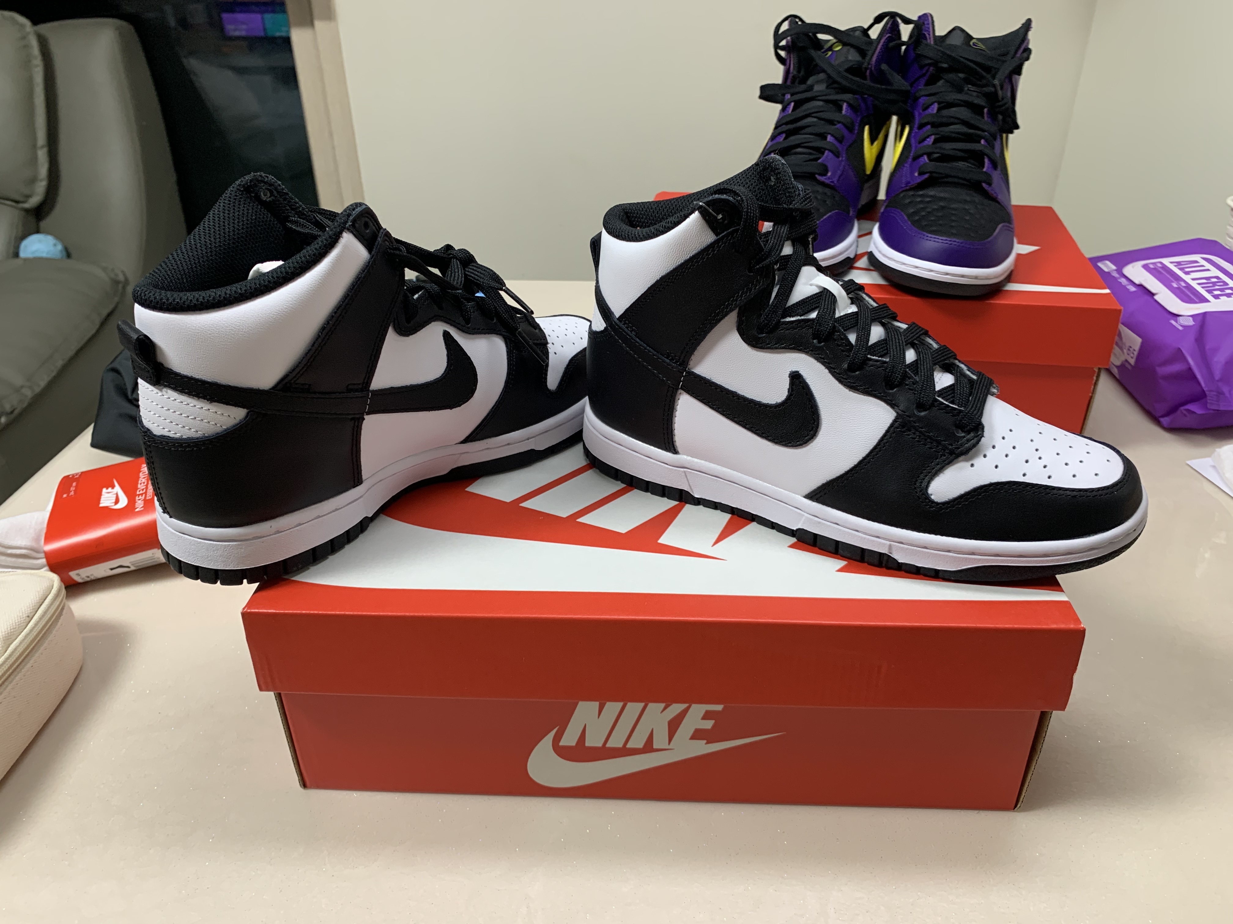(W) Nike Dunk High Black and White 착용 스타일 - 4