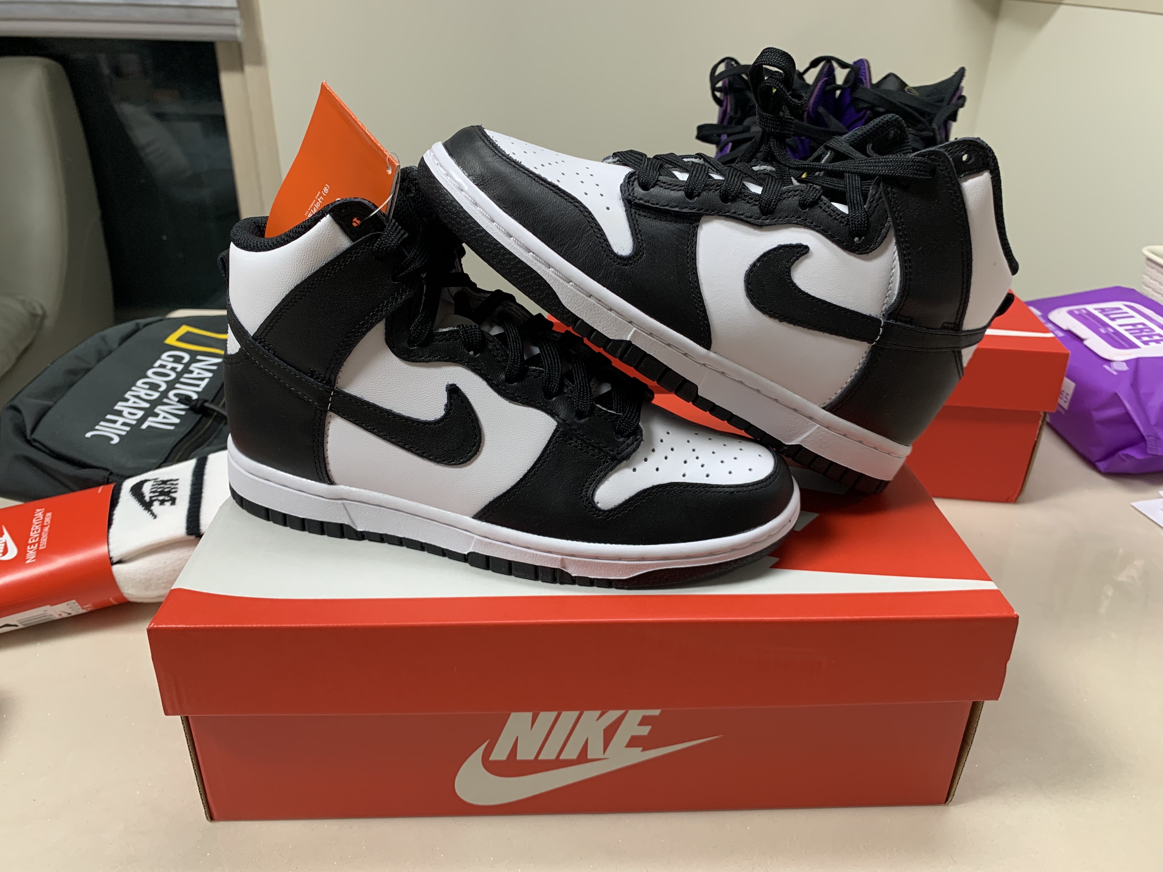 (W) Nike Dunk High Black and White 착용 스타일 - 1