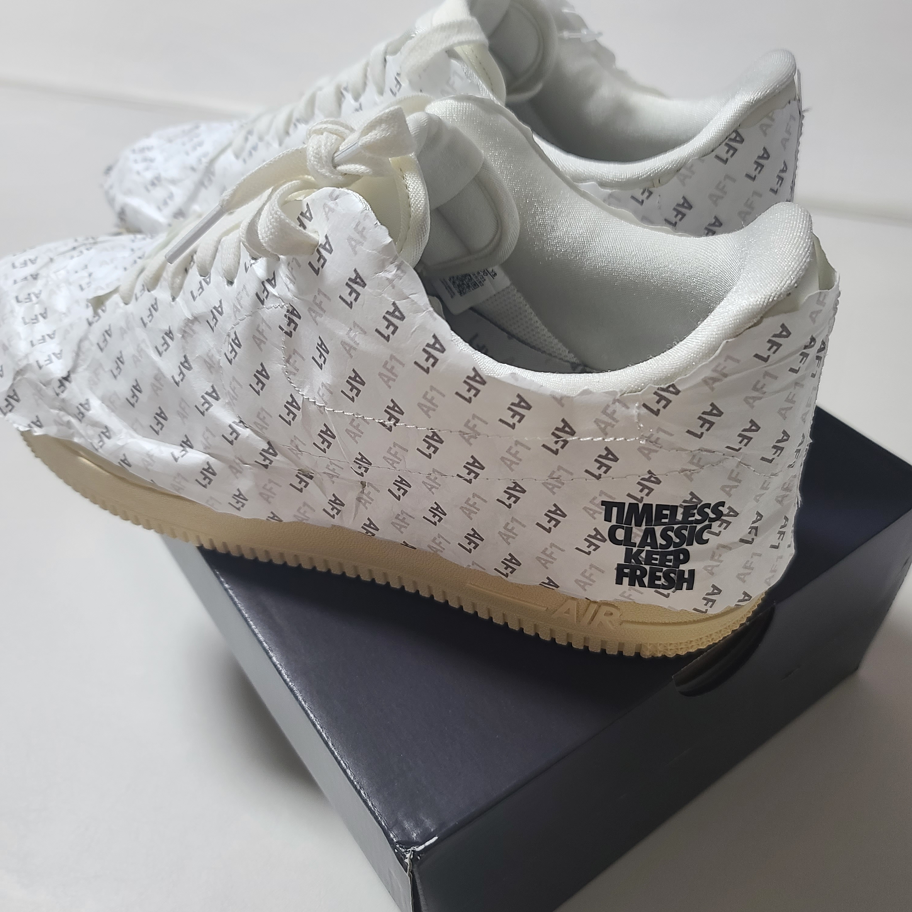 Nike Air Force 1 '07 LV8 Timeless Classic 착용 스타일 - 2