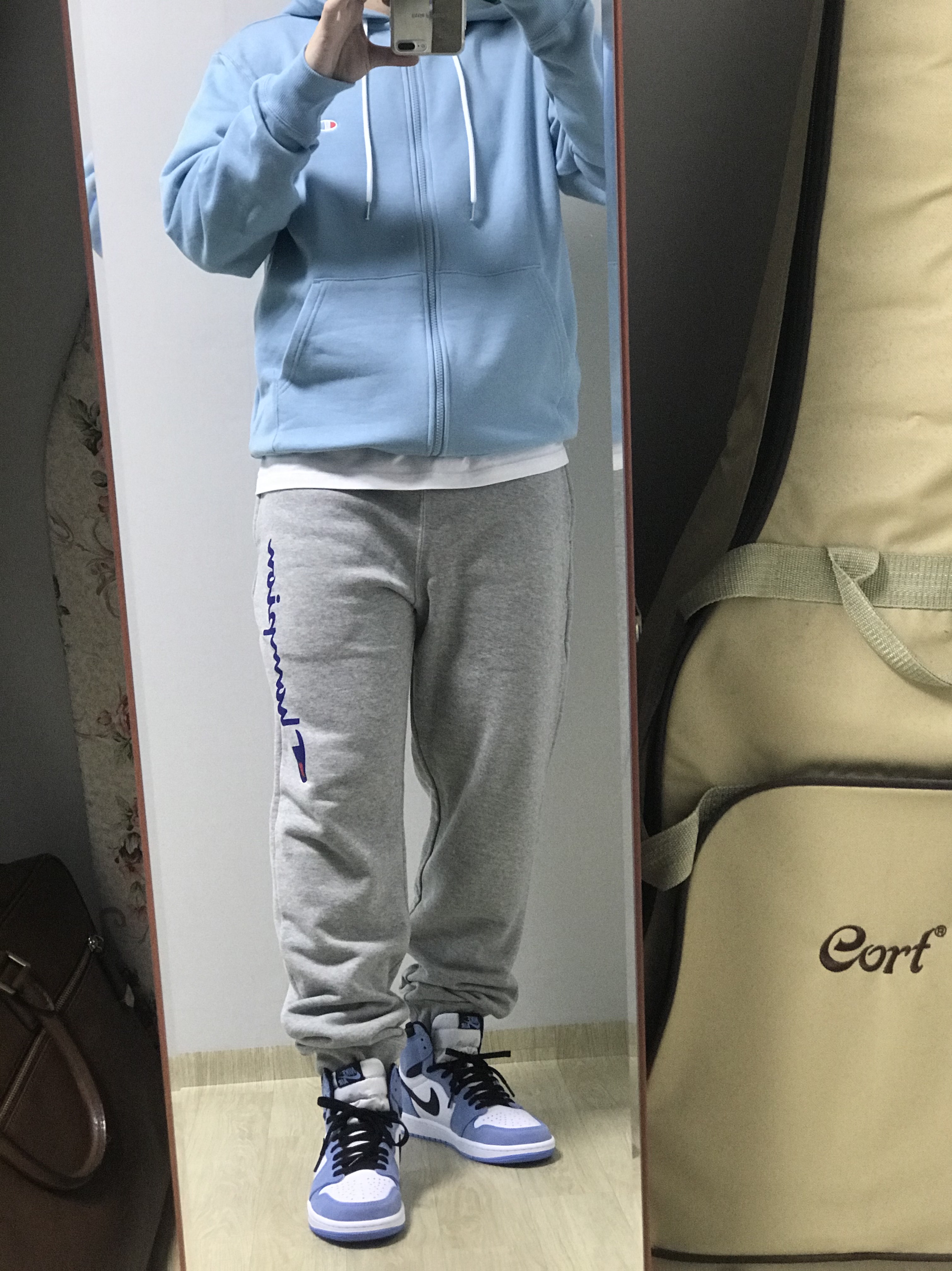 Jordan 1 Retro High OG University Blue 착용 스타일