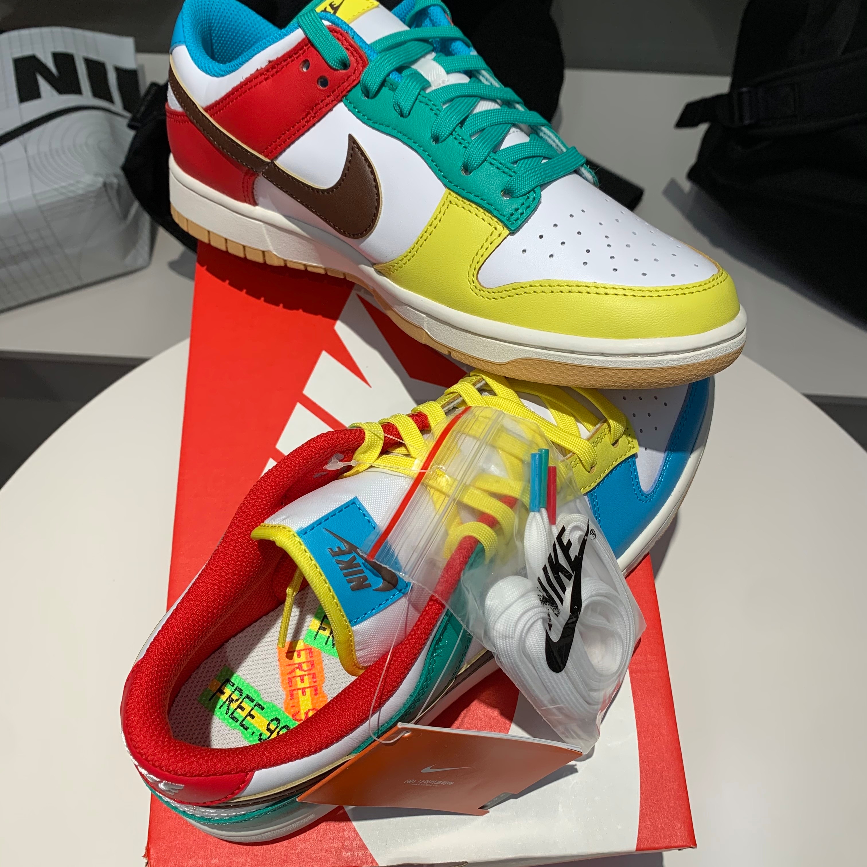 Nike Dunk Low SE Free.99 White 착용 스타일 - 3