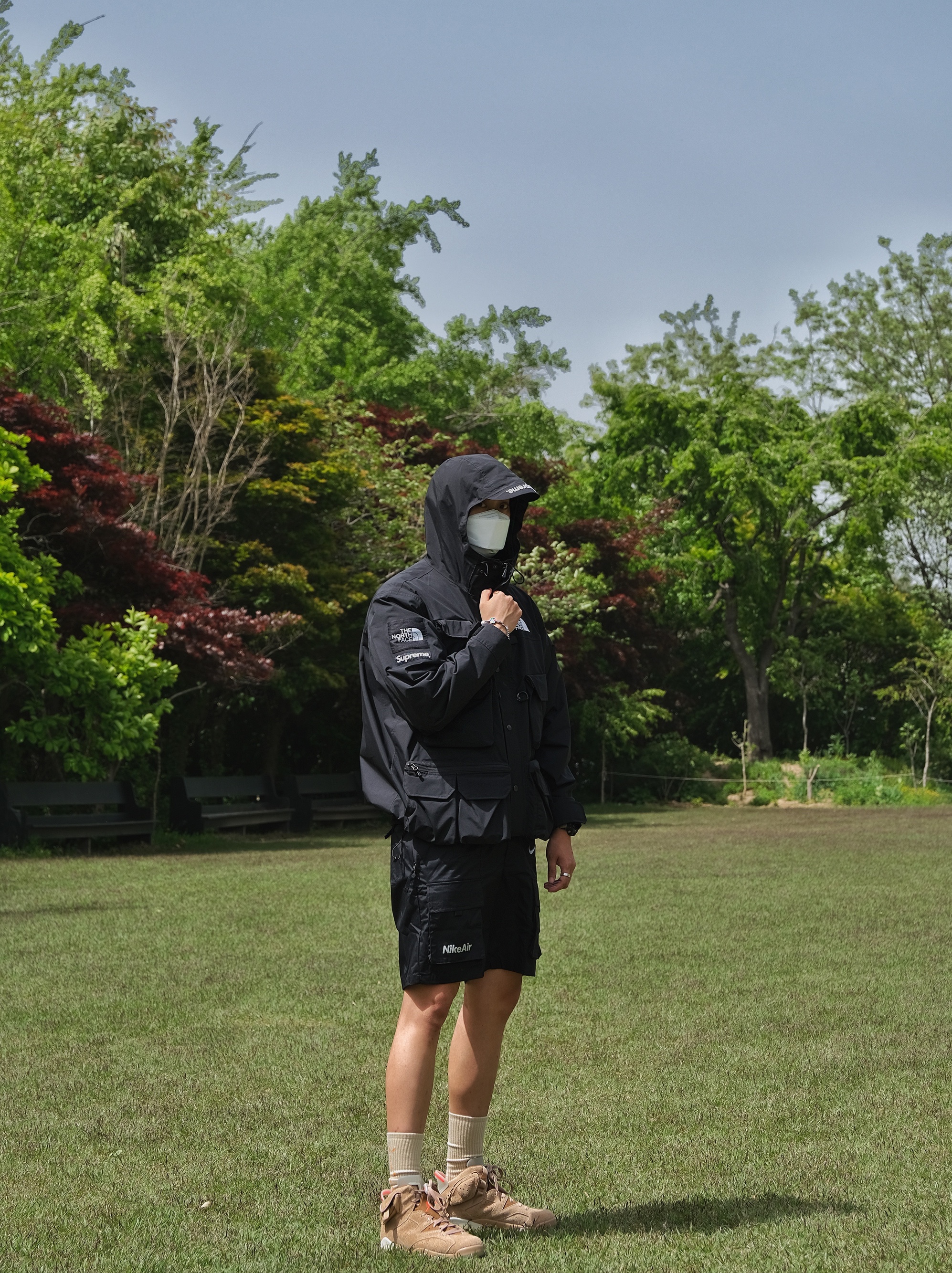 Supreme x The North Face Cargo Jacket Black - 20SS, Jordan 6 x Travis Scott Retro SP British Khaki 착용 스타일
