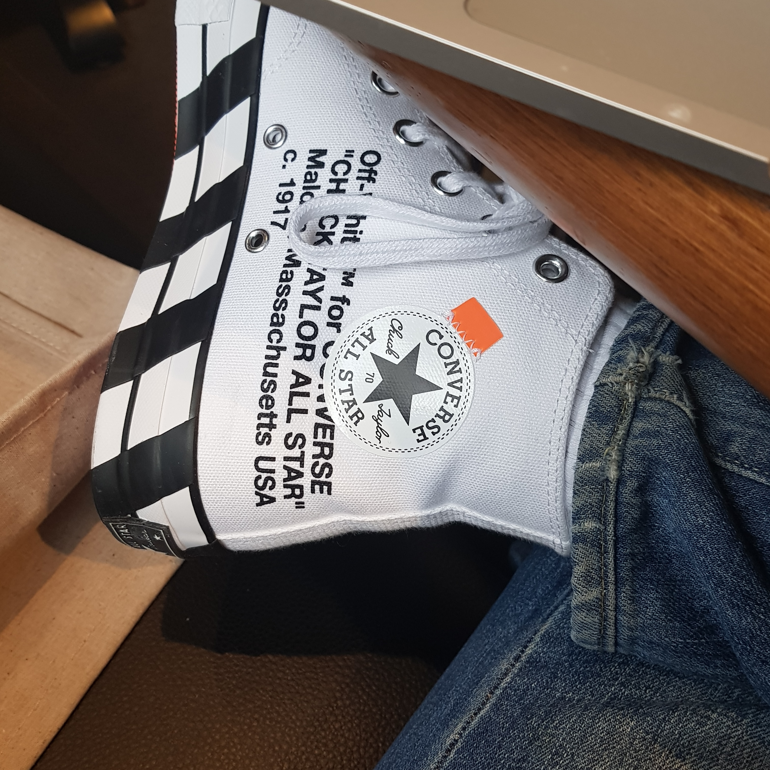 Converse x Off-White Chuck 70 High V2 2021 착용 스타일 - 3