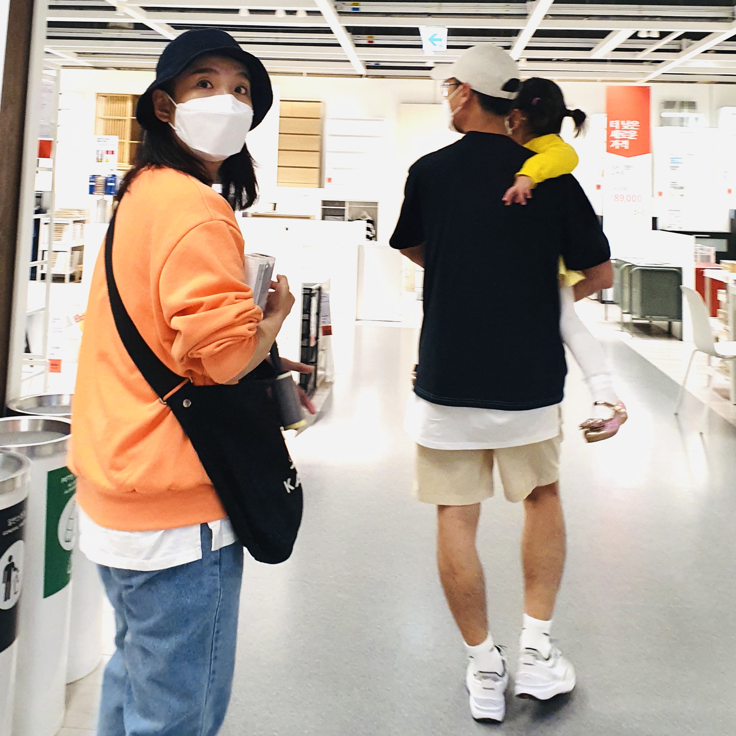 Nike Waffle One Infinite Lilac, Nike Air More Uptempo Rayguns 착용 스타일 - 1