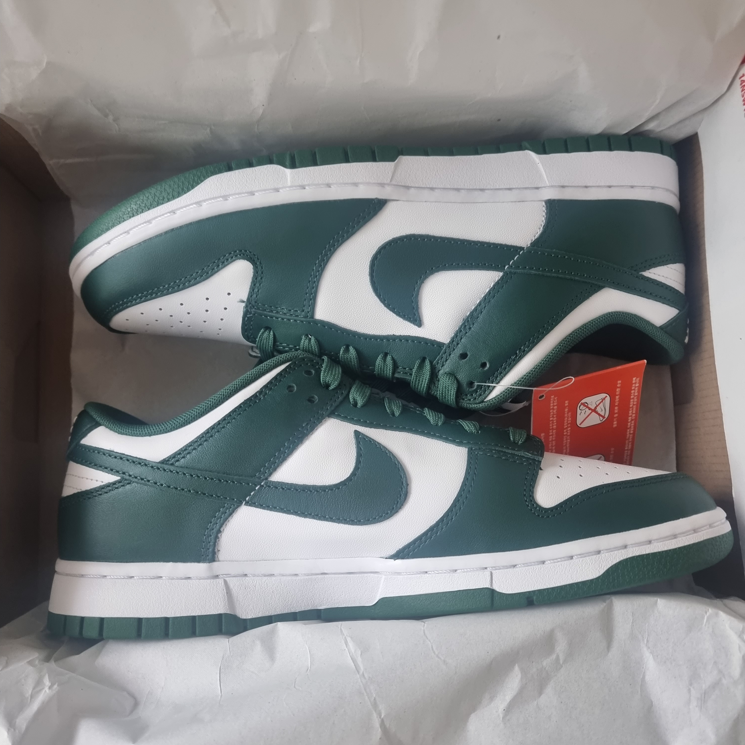 Nike Dunk Low Retro Varsity Green 착용 스타일