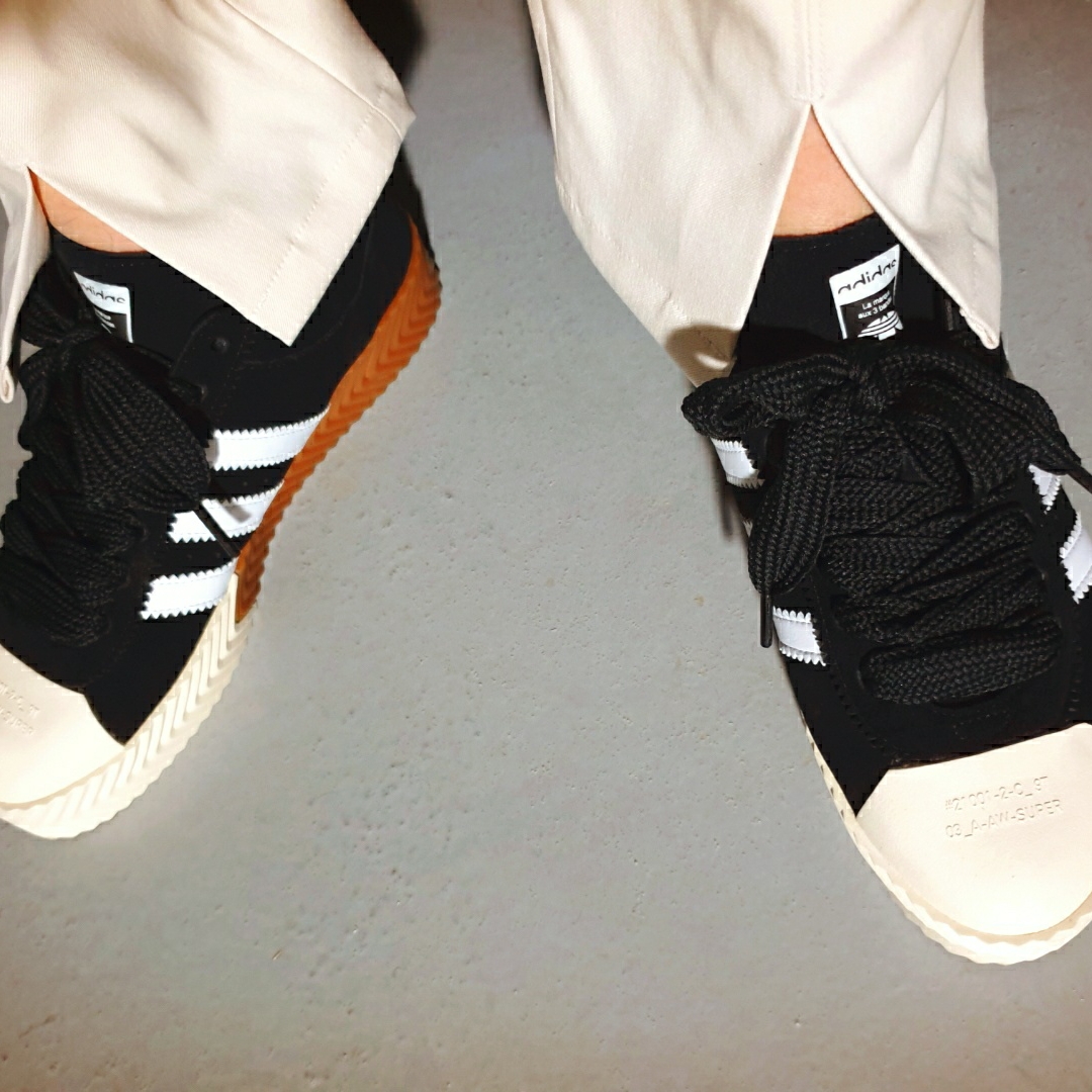 Adidas x Alexander Wang Skate Super Core Black 착용 스타일 - 4