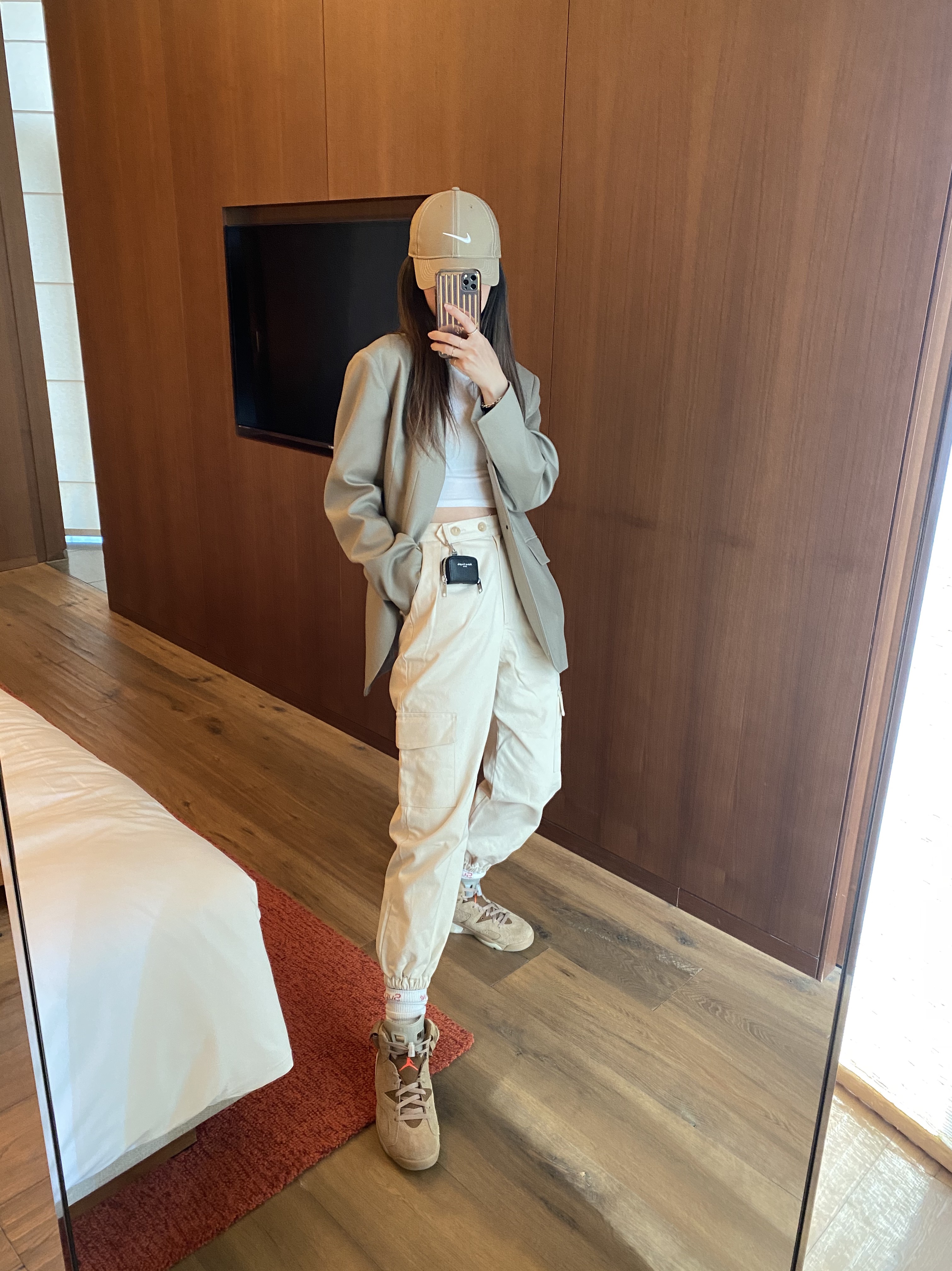 Jordan 6 x Travis Scott Retro SP British Khaki 착용 스타일 - 2