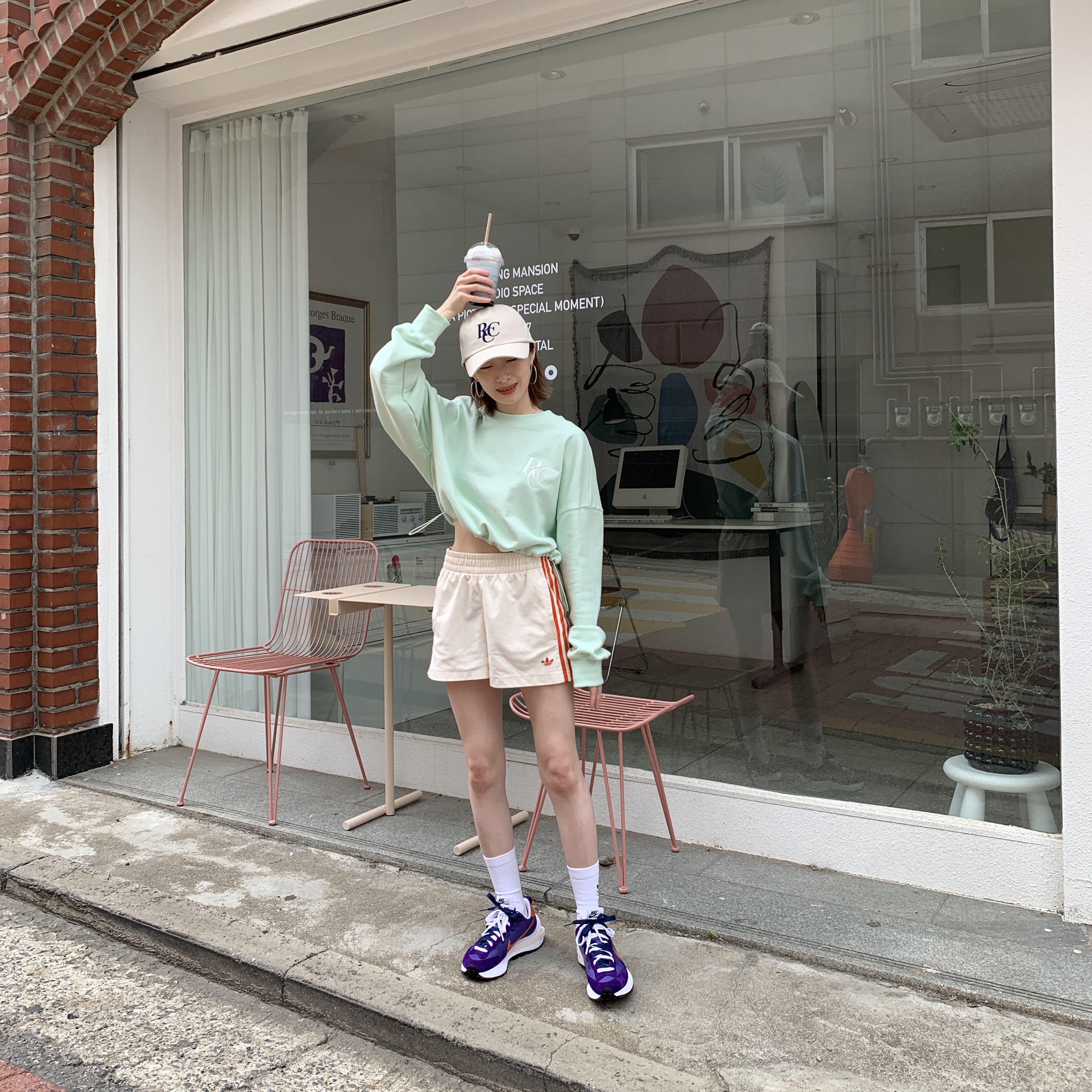 Nike x Sacai VaporWaffle Dark Iris 착용 스타일 - 2