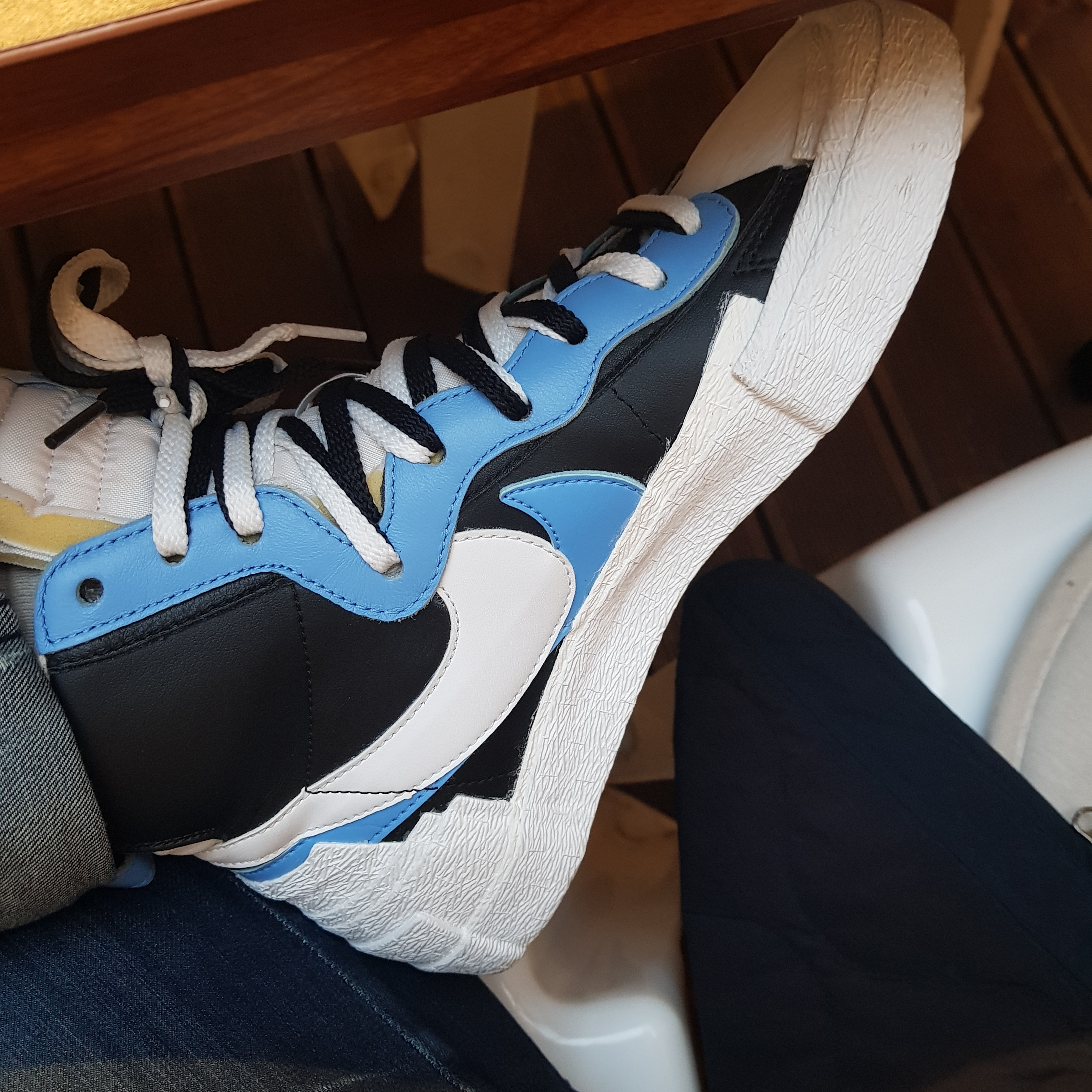 Nike x Sacai Blazer Mid White Black Legend Blue 착용 스타일 - 2
