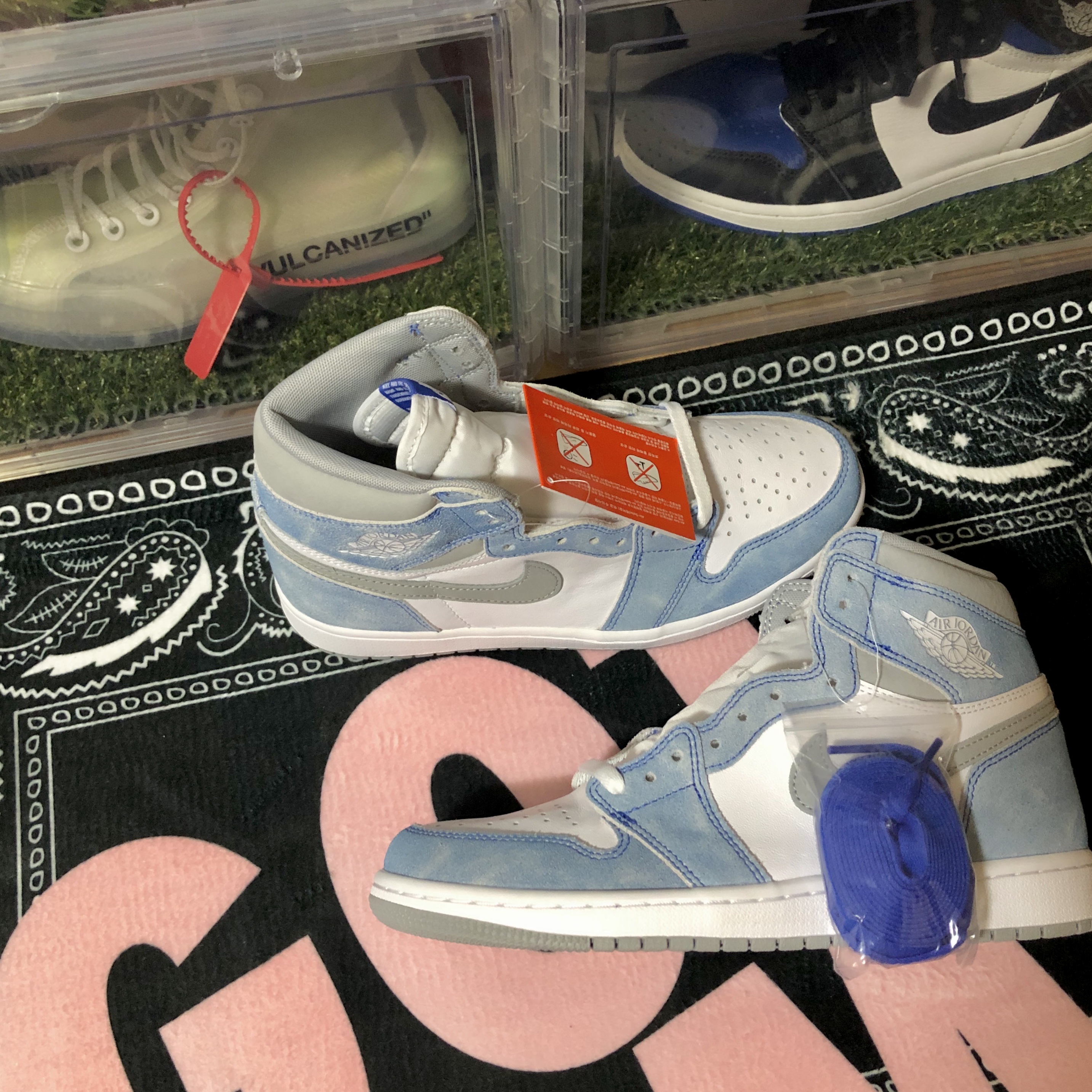 Jordan 1 Retro High OG Hyper Royal 착용 스타일