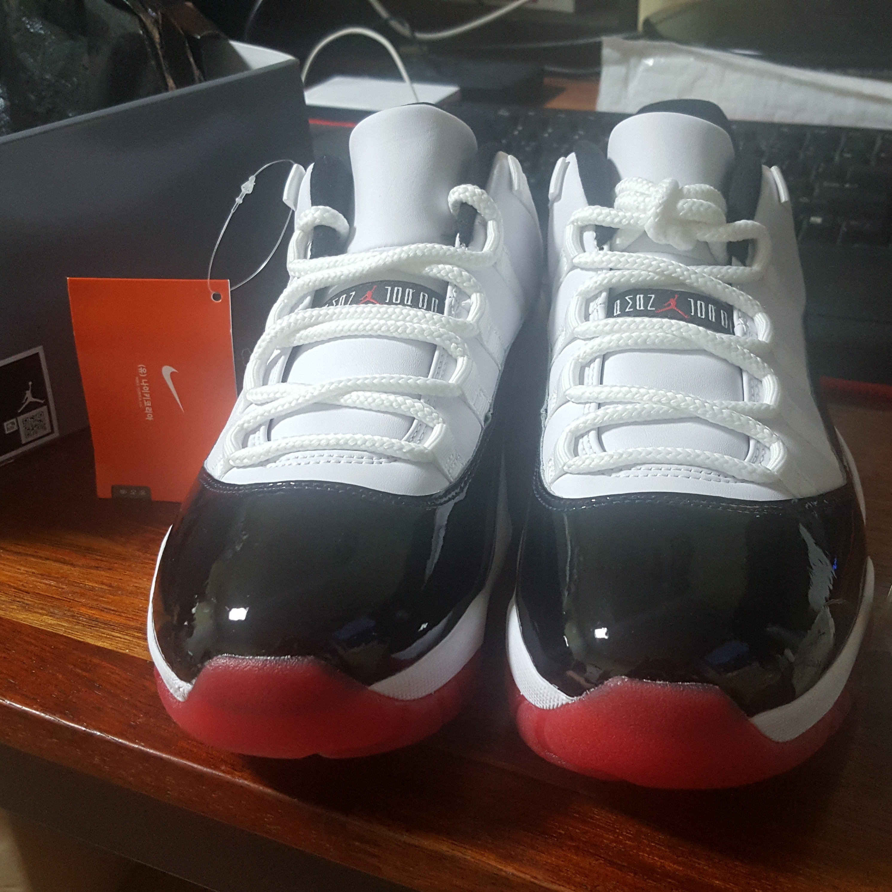 Jordan 11 Retro Low Concord Bred 착용 스타일 - 1