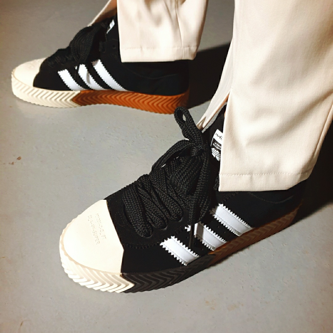 Adidas x Alexander Wang Skate Super Core Black 착용 스타일 - 5