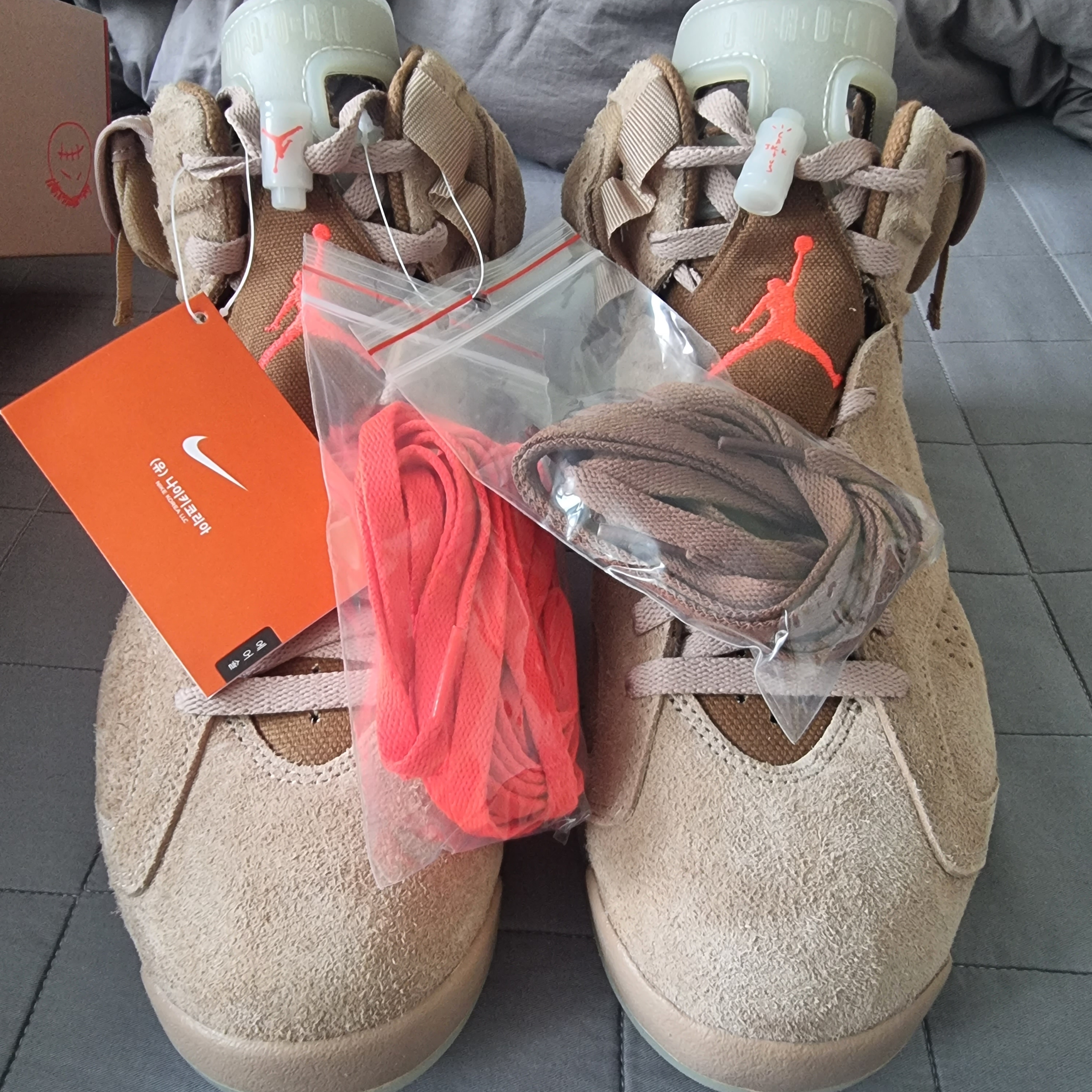 Jordan 6 x Travis Scott Retro SP British Khaki 착용 스타일 - 2