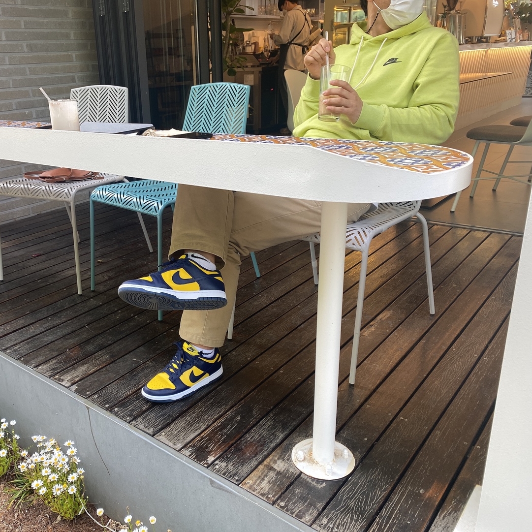 Nike Dunk Low Retro Varsity Maize 착용 스타일