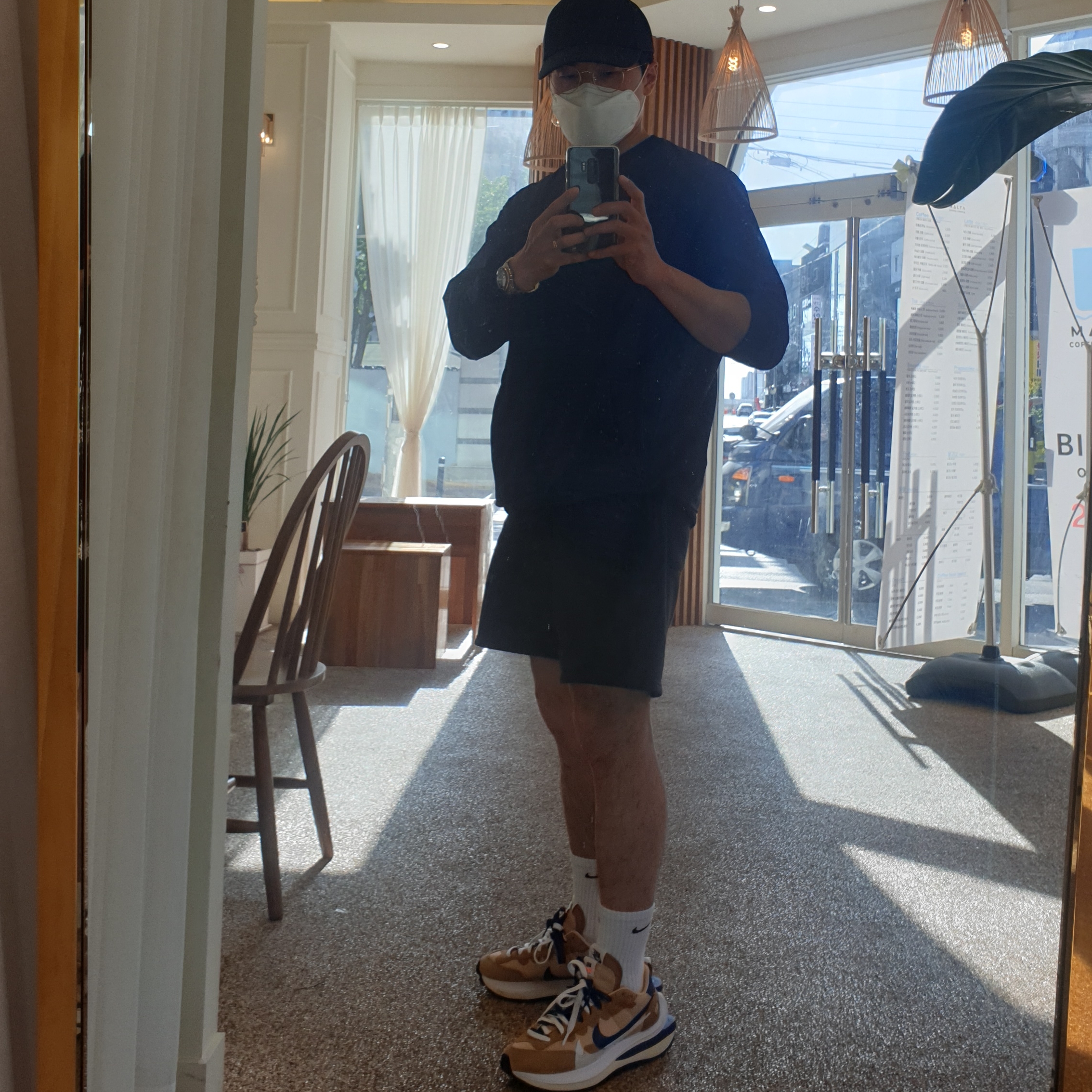 Nike x Sacai VaporWaffle Sesame and Blue Void 착용 스타일
