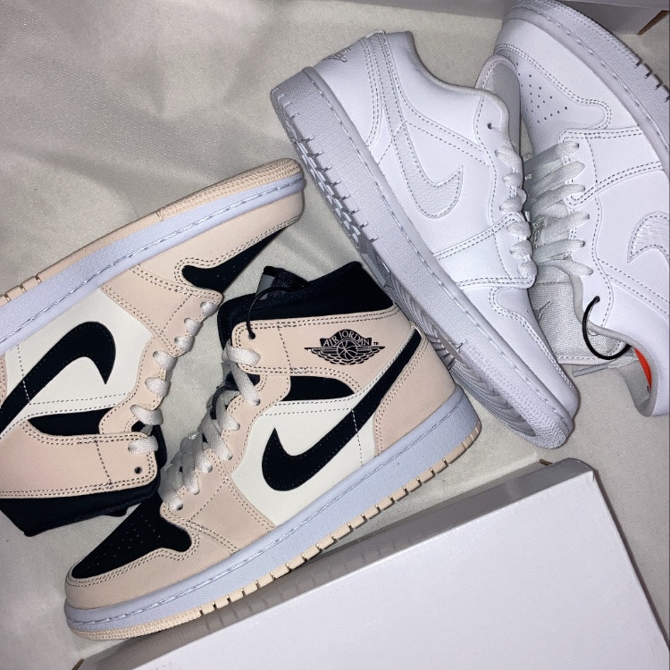 (W) Jordan 1 Mid Barely Orange, (W) Jordan 1 Low Triple White 2020 착용 스타일