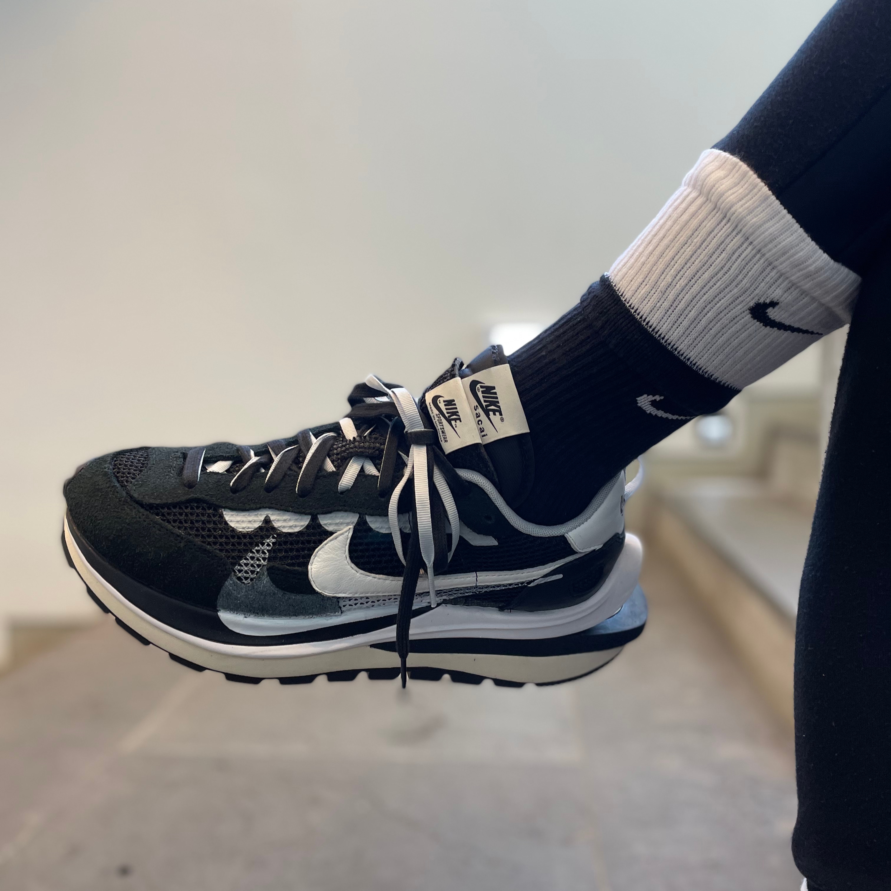 Nike x Sacai VaporWaffle Black White 착용 스타일
