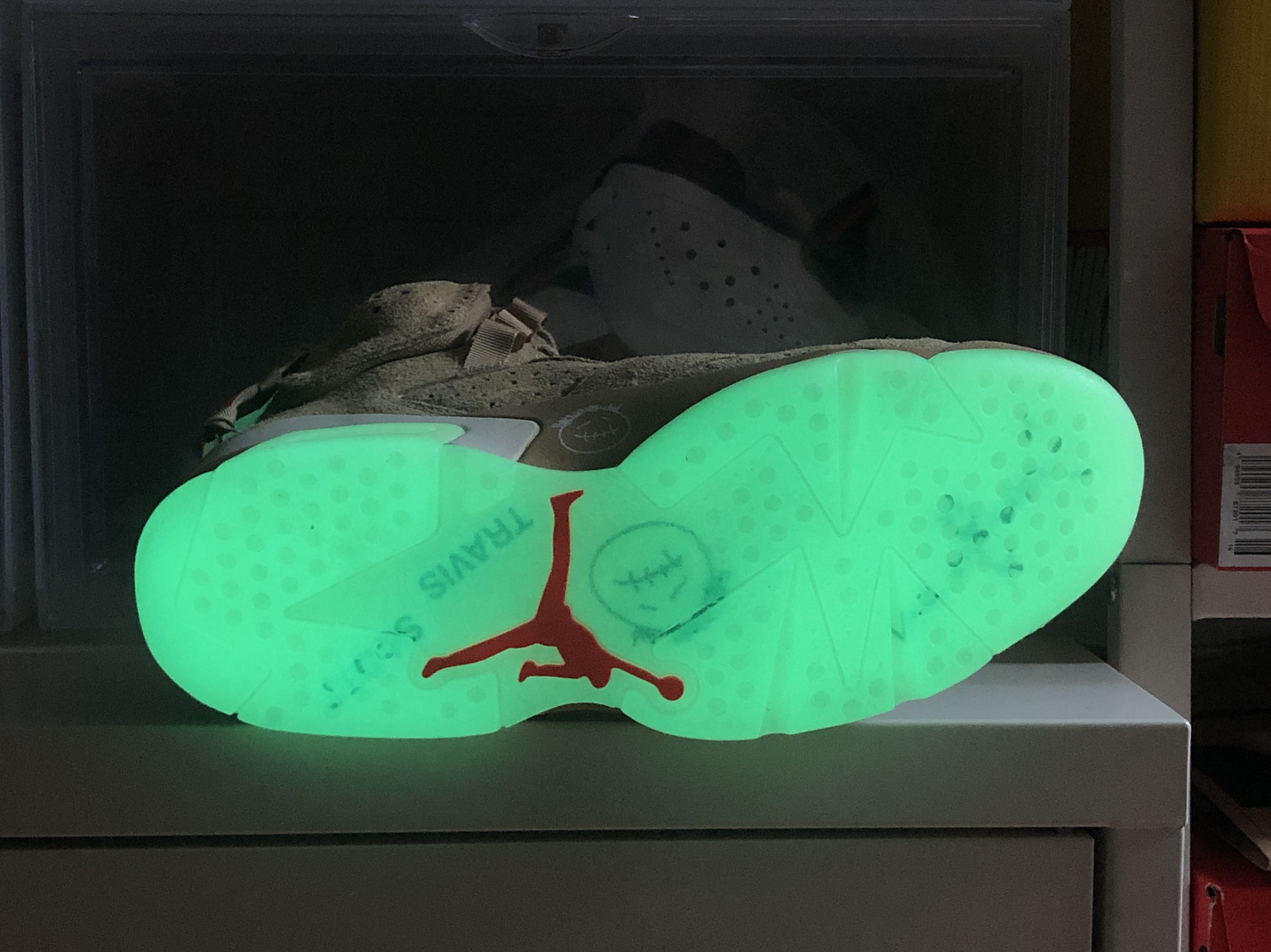 Jordan 6 x Travis Scott Retro SP British Khaki 착용 스타일 - 2