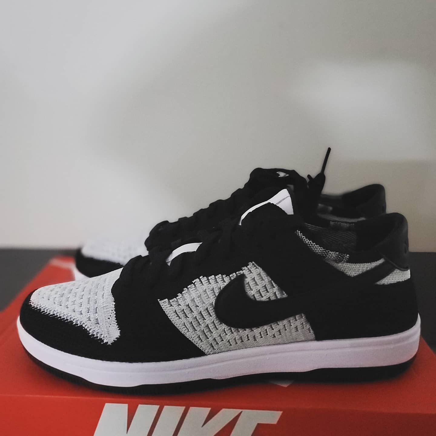 Nike Dunk Low Flyknit White Wolf Grey 착용 스타일