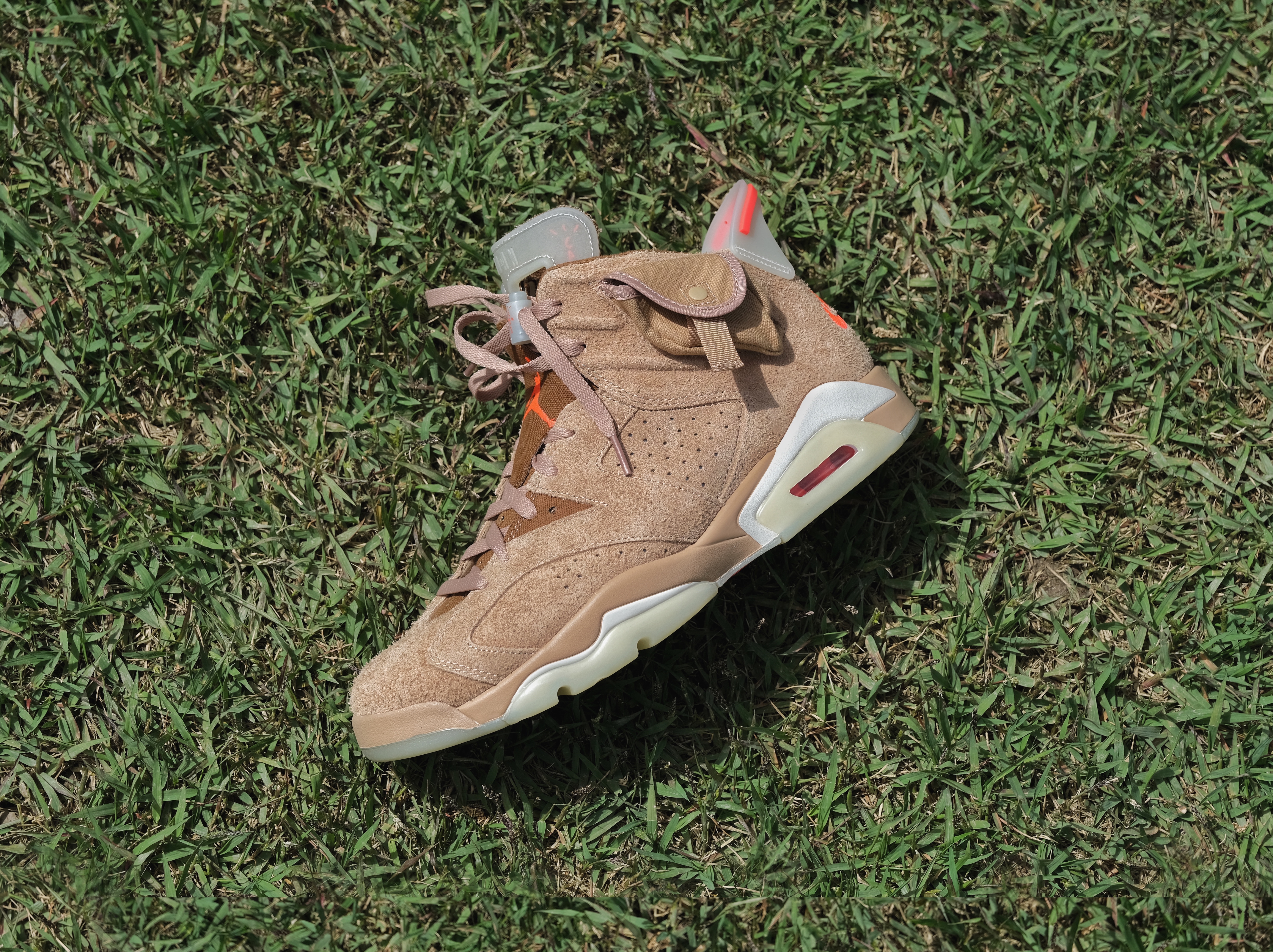 Jordan 6 x Travis Scott Retro SP British Khaki 착용 스타일