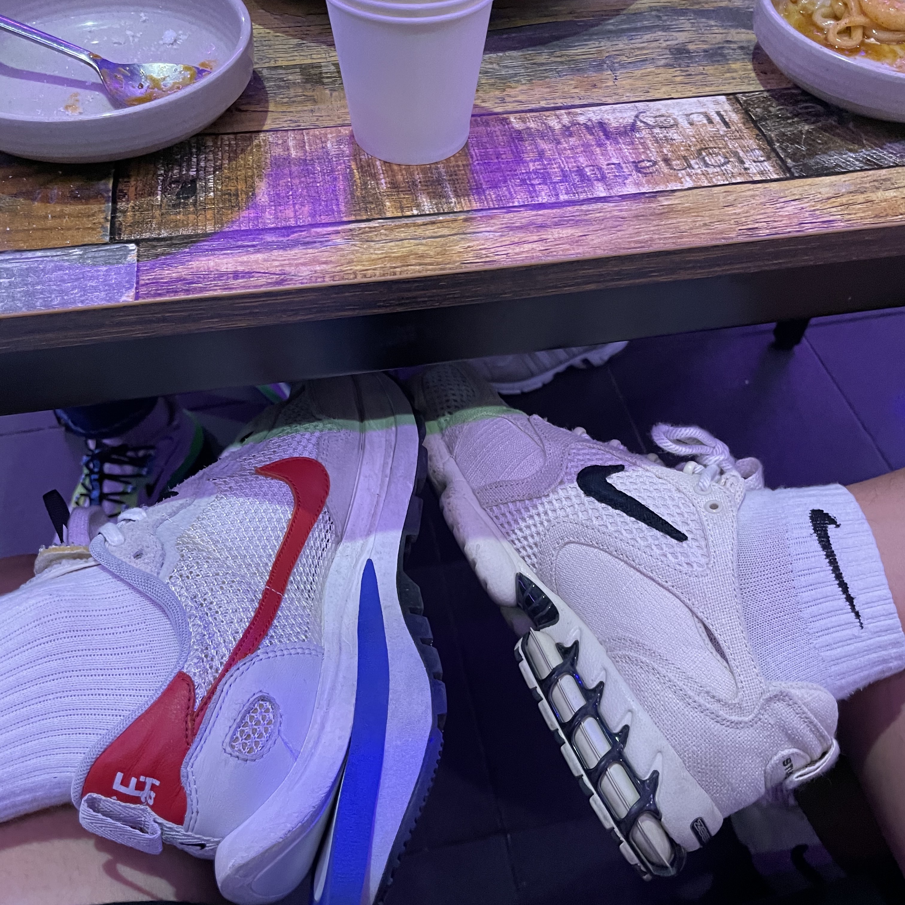 Nike x Sacai VaporWaffle Royal Fuchsia, Nike x Stussy Air Zoom Spiridon Cage 2 Fossil 착용 스타일