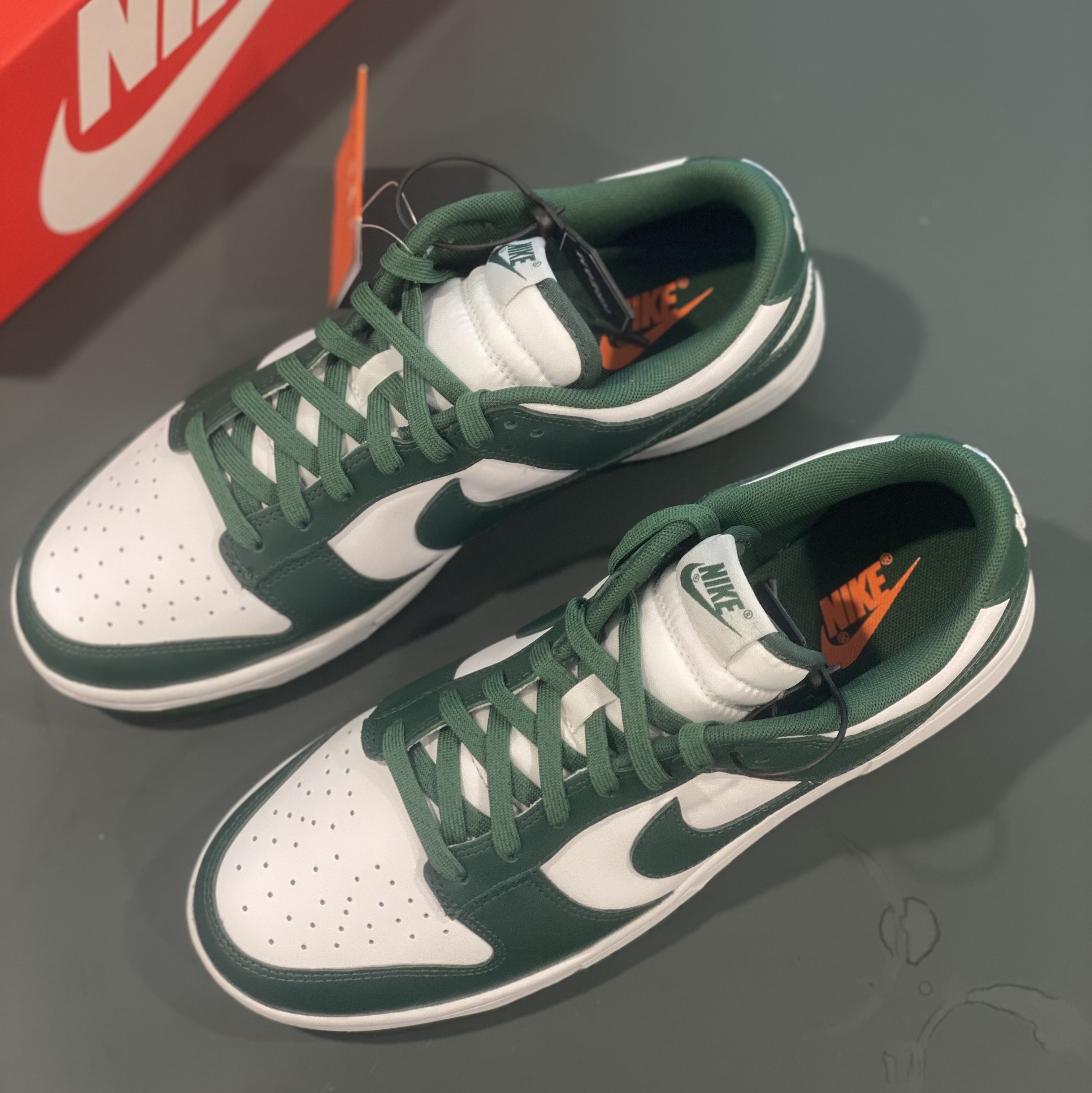 Nike Dunk Low Retro Varsity Green 착용 스타일 - 2