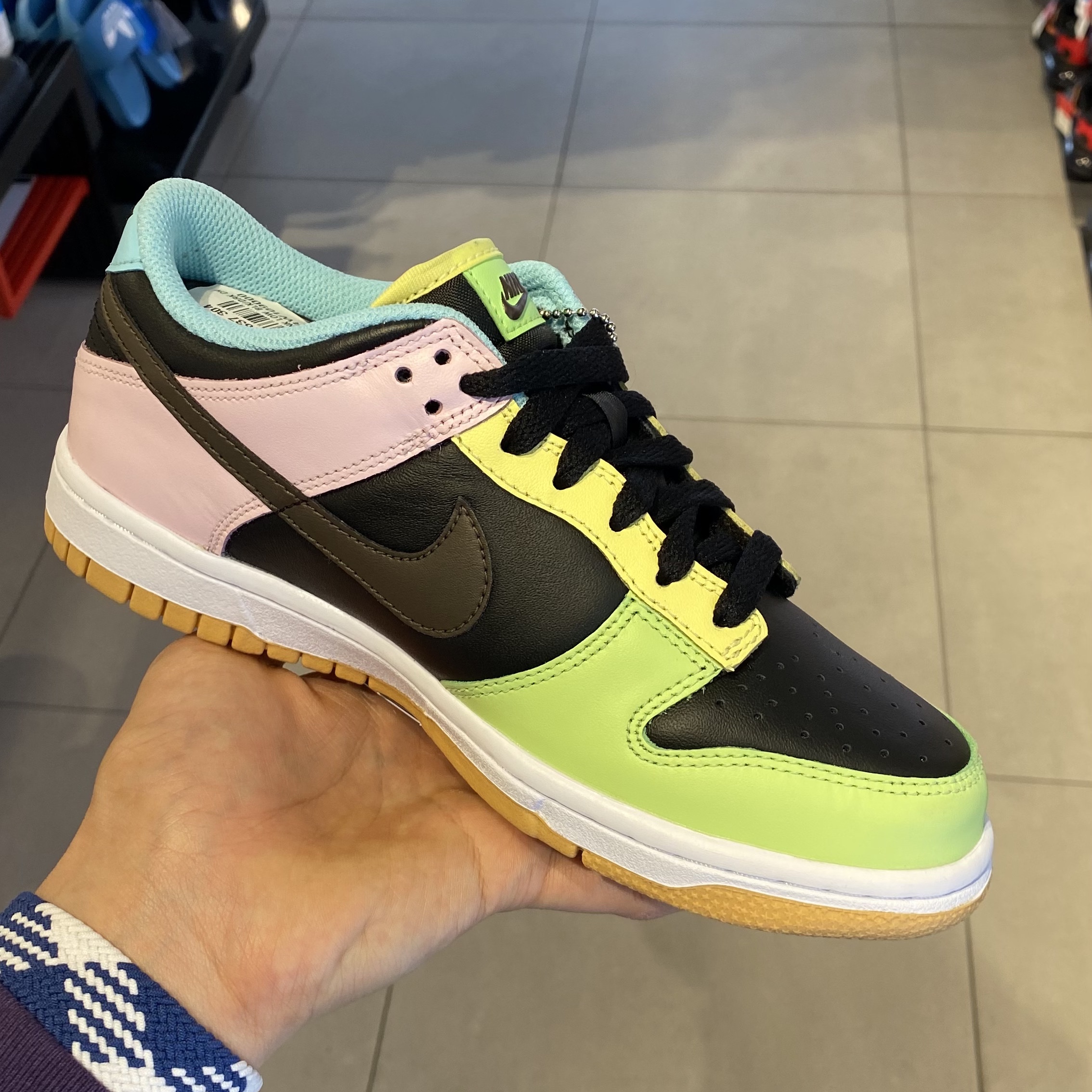 Nike Dunk Low SE Free.99 Black 착용 스타일 - 2