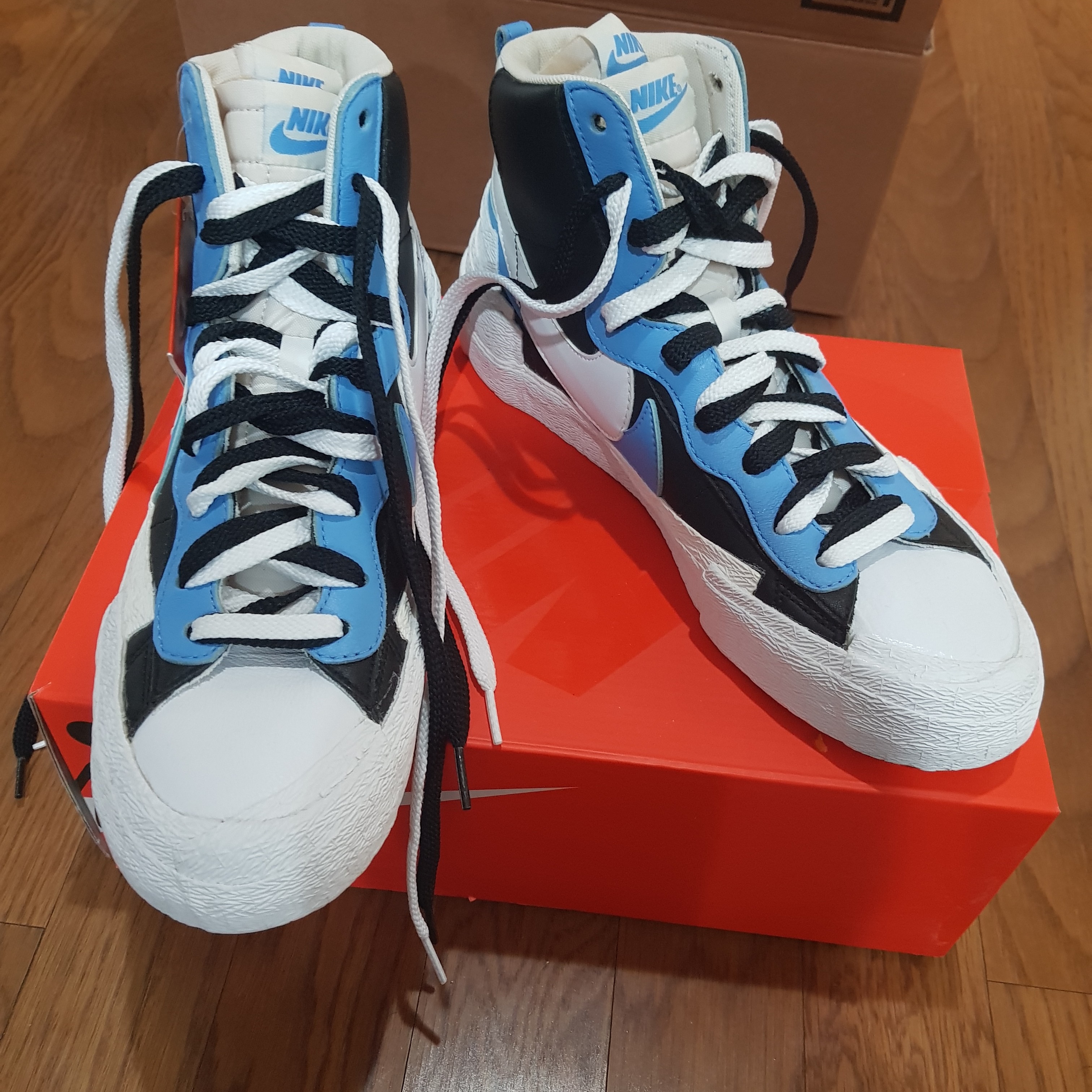 Nike x Sacai Blazer Mid White Black Legend Blue 착용 스타일 - 1