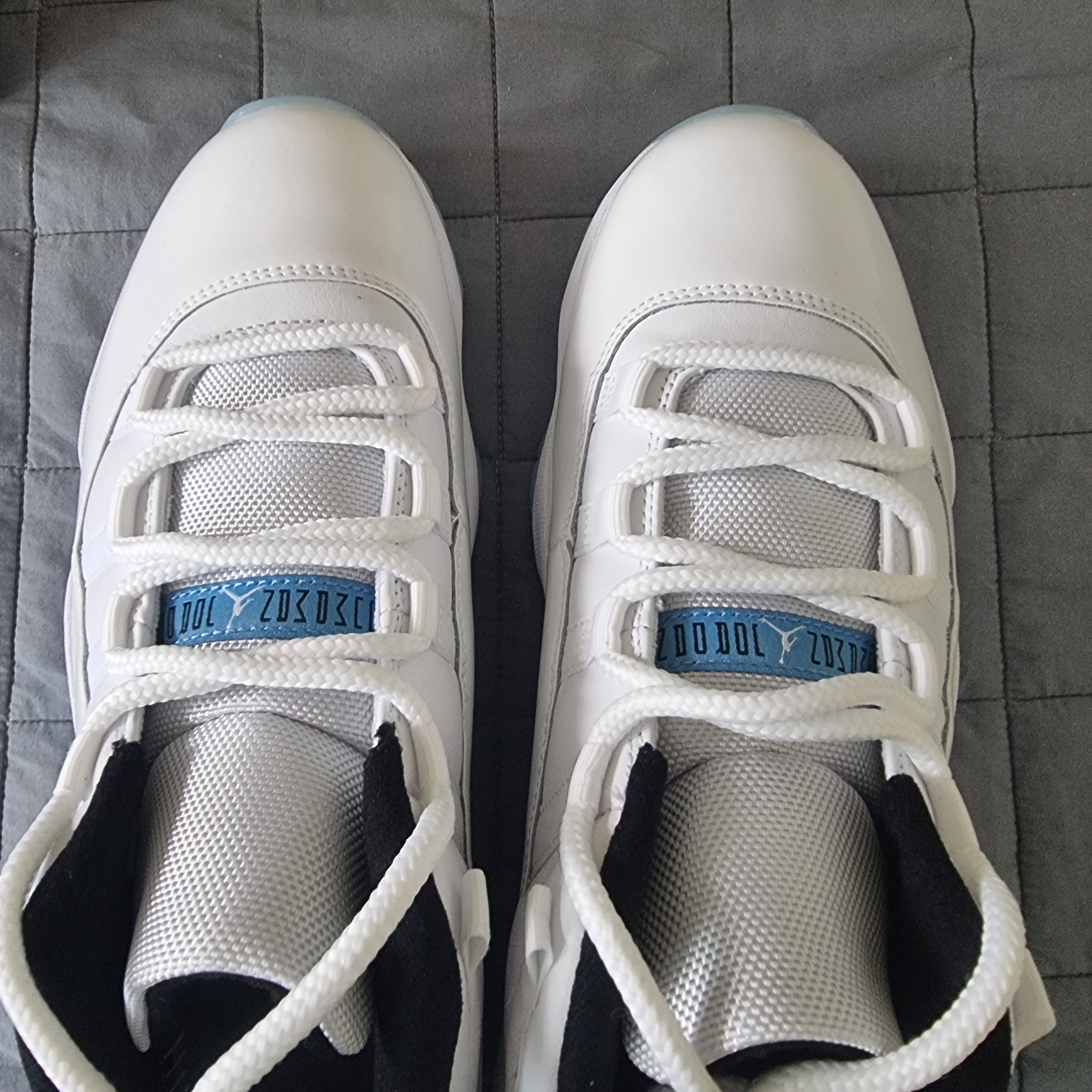 Jordan 11 Retro Low Legend Blue 착용 스타일 - 2