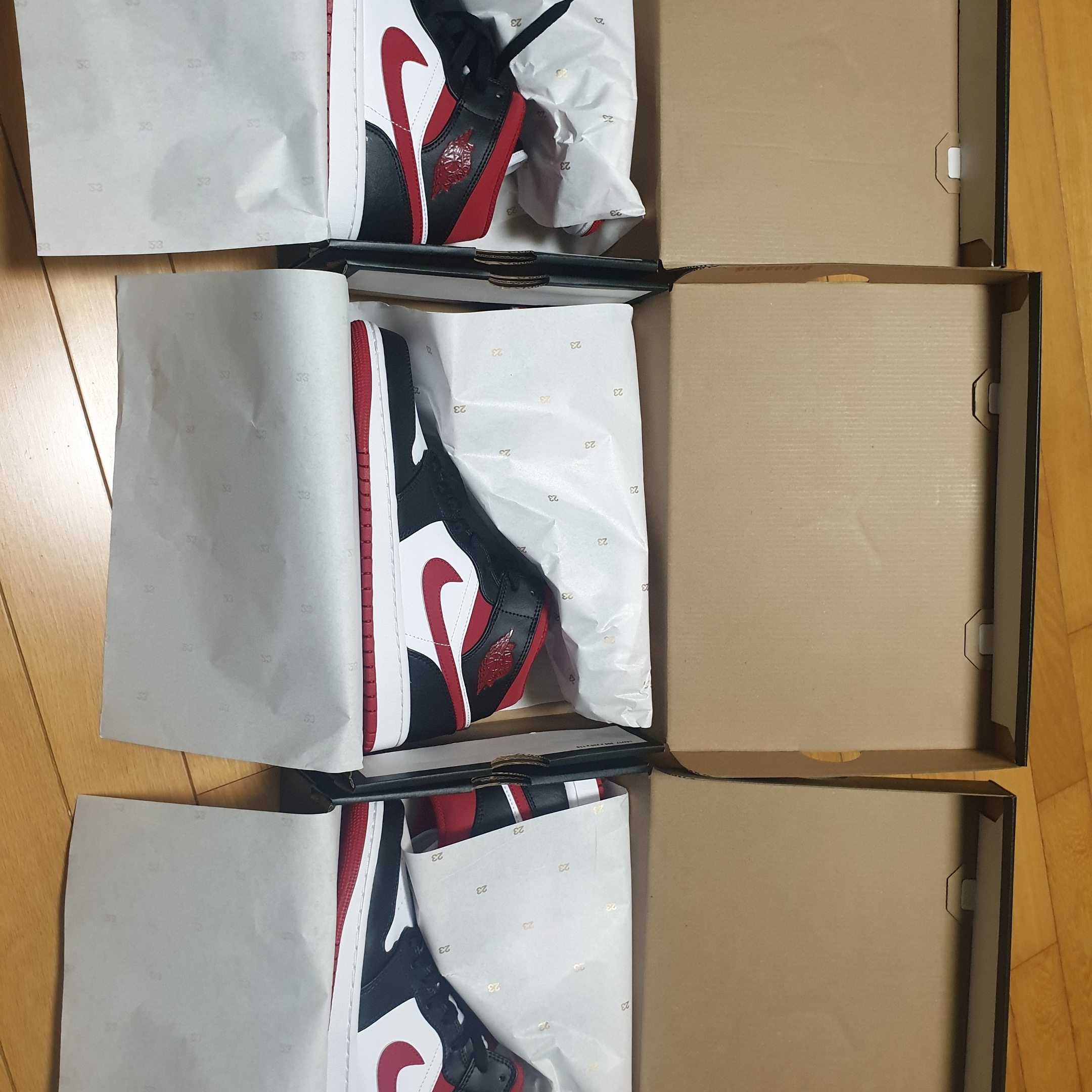 Jordan 1 Mid Gym Red Black White 착용 스타일