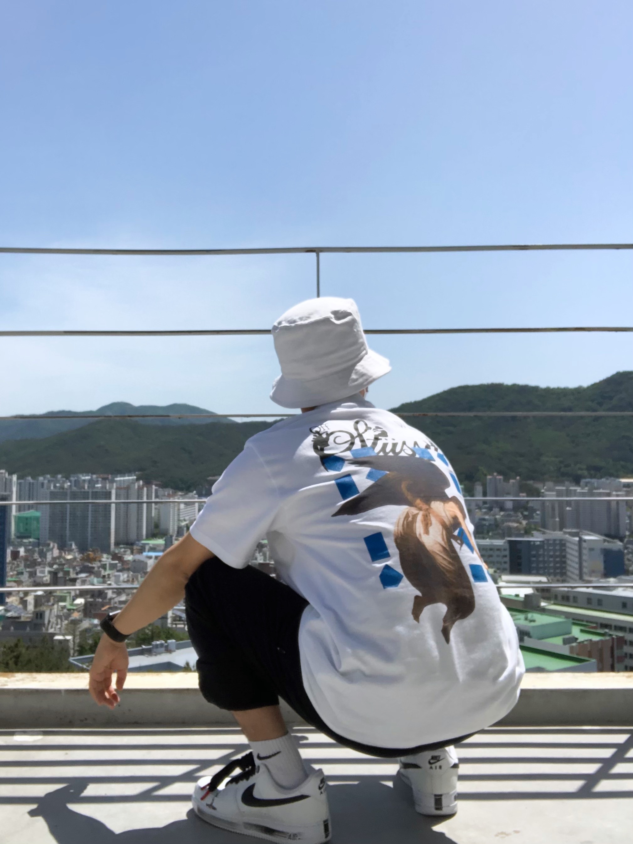 Nike x Peaceminusone Air Force 1 Low Para-Noise 2.0, Stussy x Off-White 40 WT T-Shirt 착용 스타일