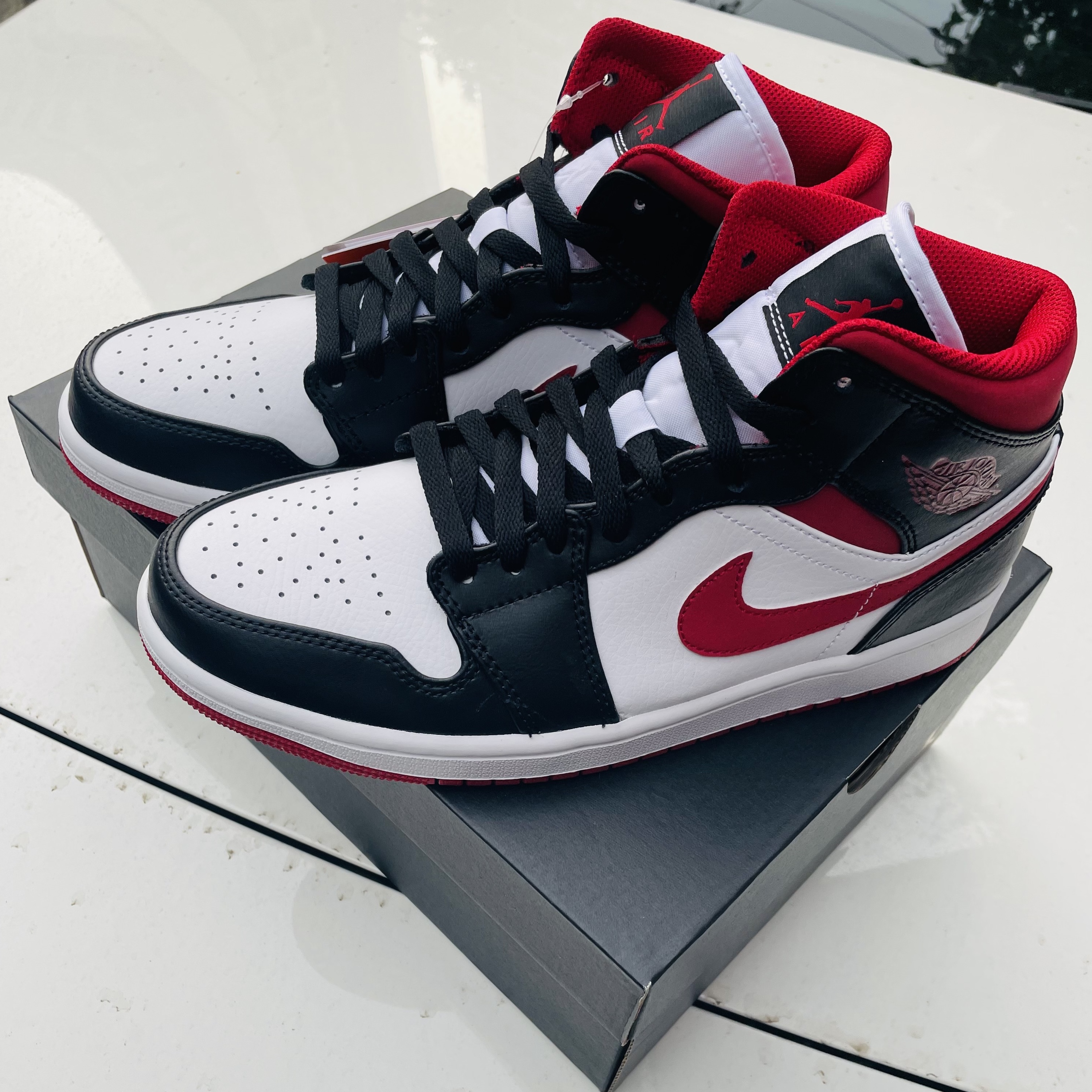 Jordan 1 Mid Gym Red Black White 착용 스타일