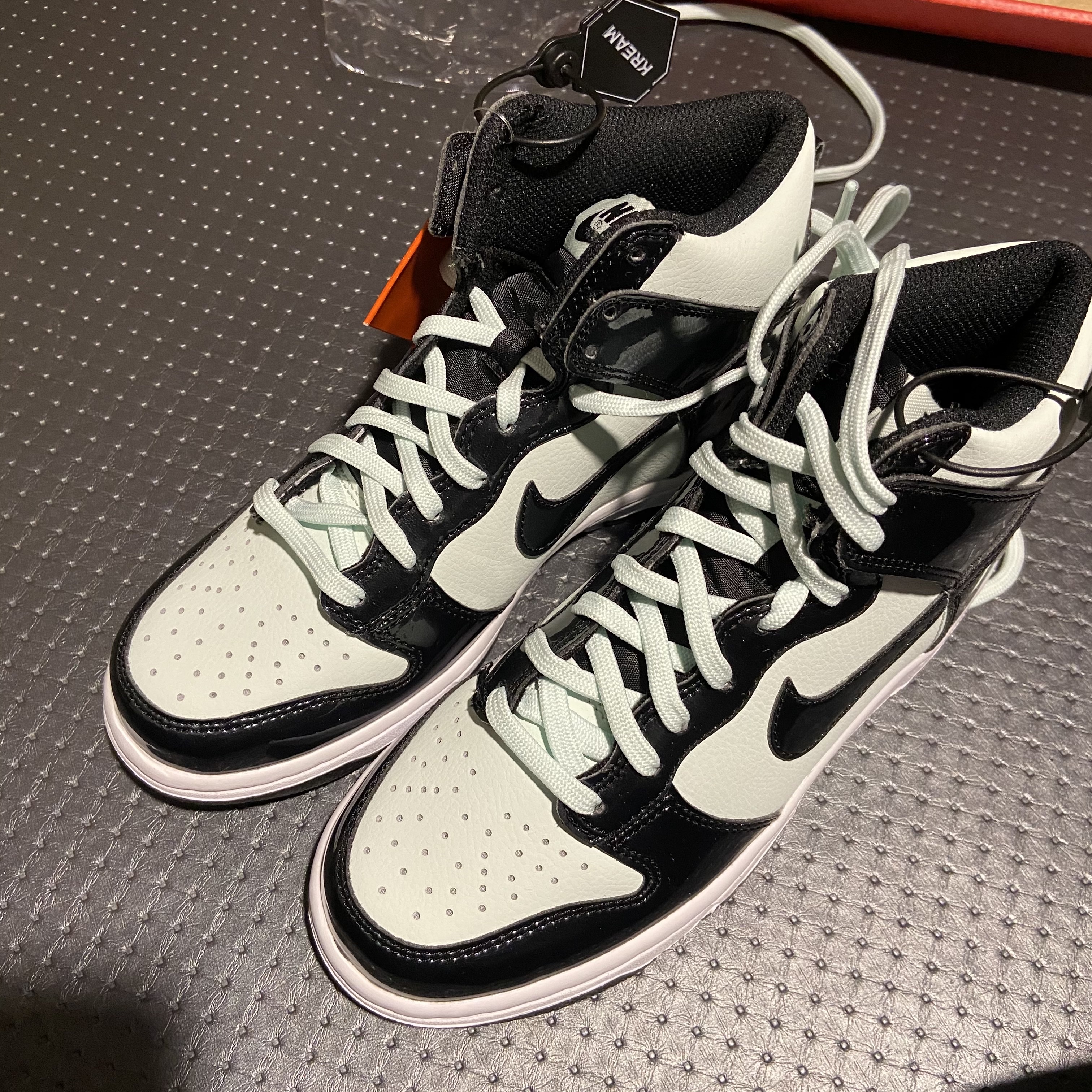 (GS) Nike Dunk High Barely Green 착용 스타일